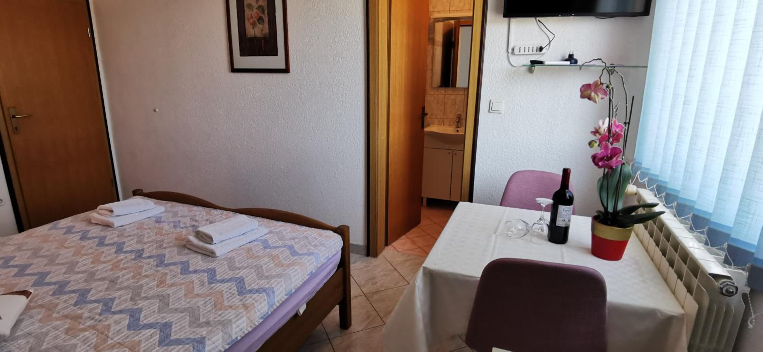 Double Room - Photo 15