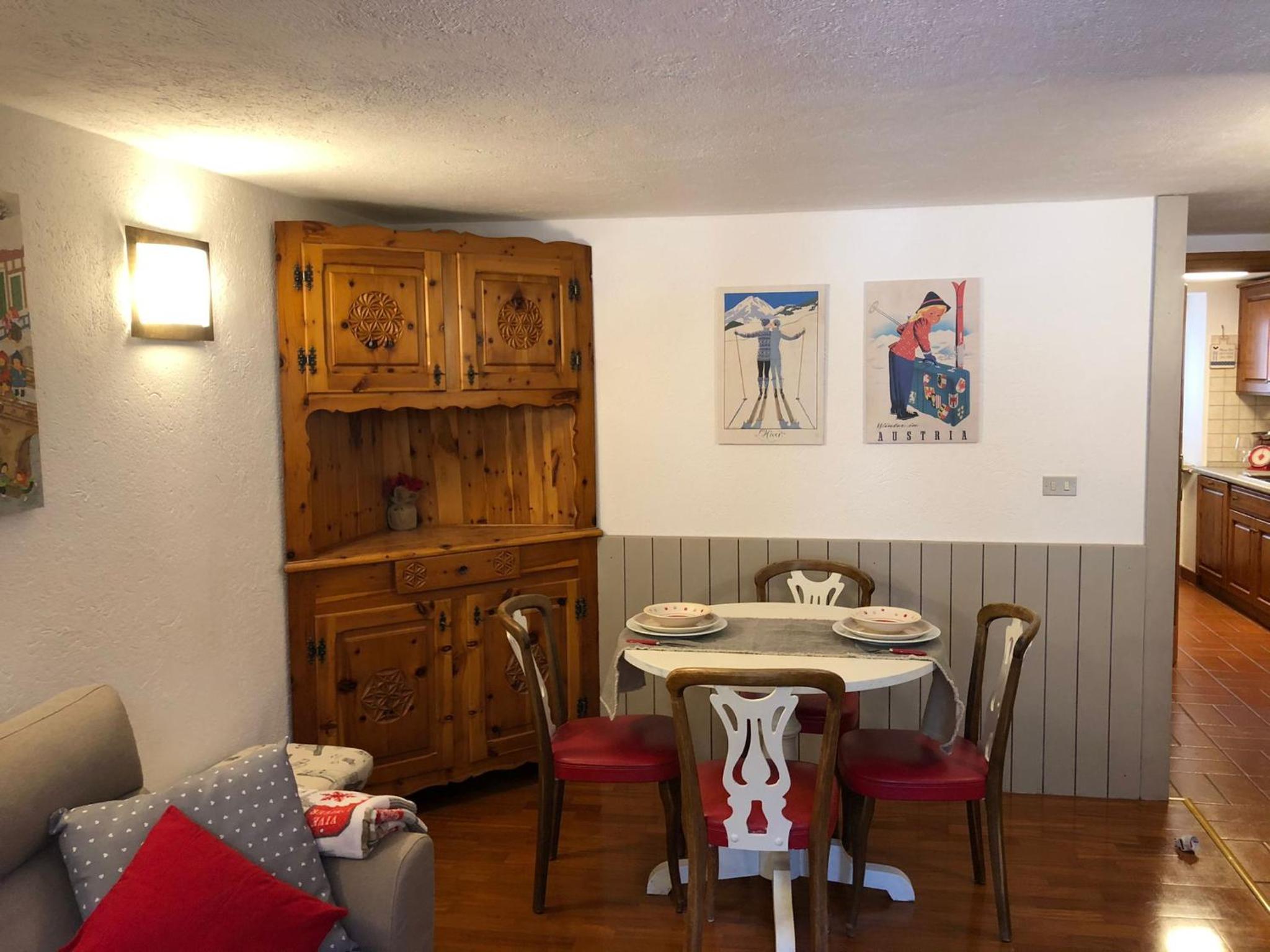 One-Bedroom Apartment - Photo 3