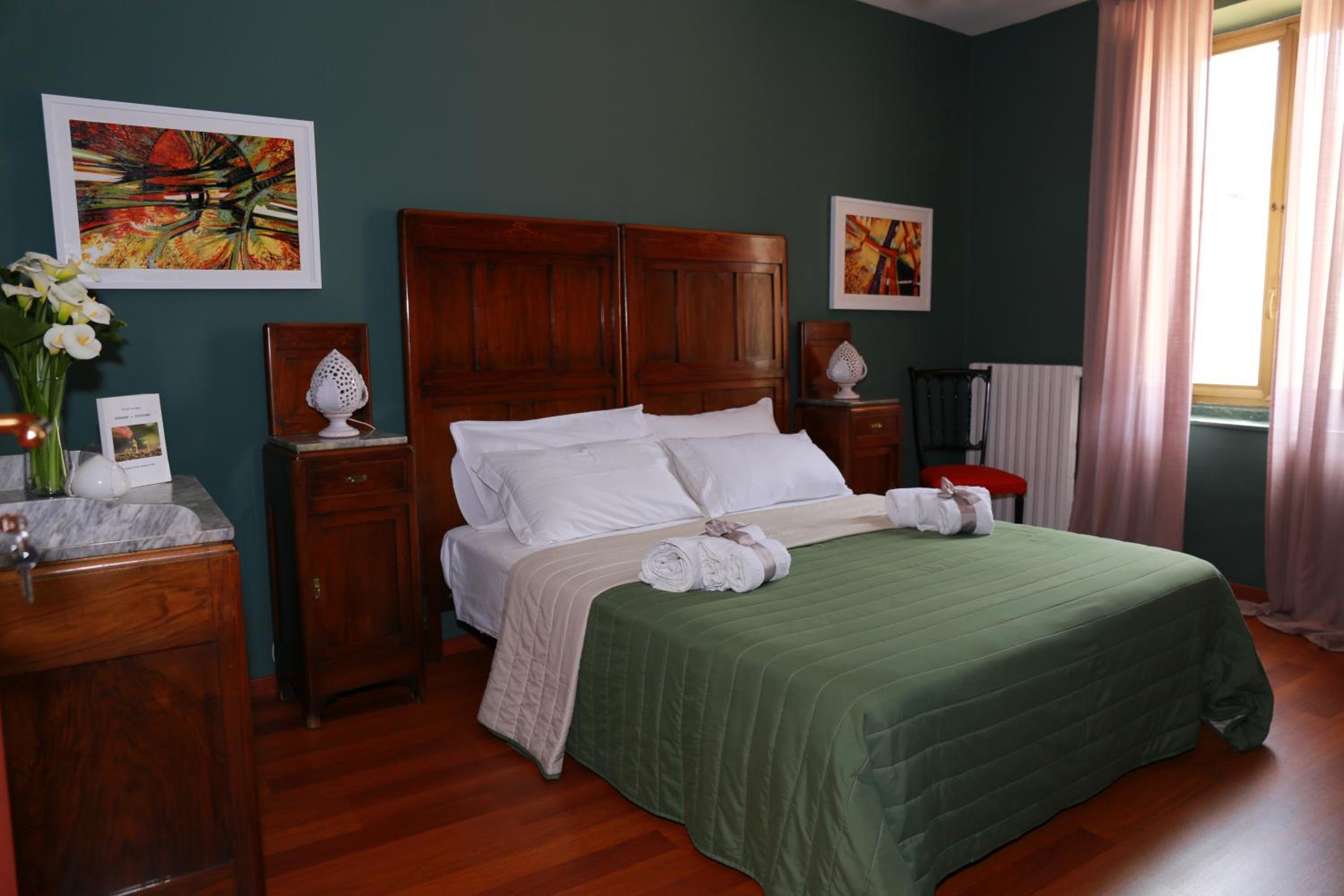 Double Room with Private Bathroom - Photo 25