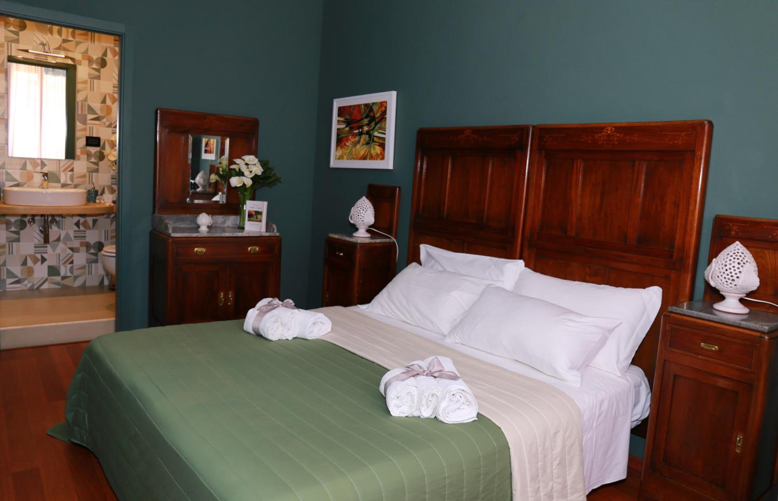 Double Room with Private Bathroom - Photo 23