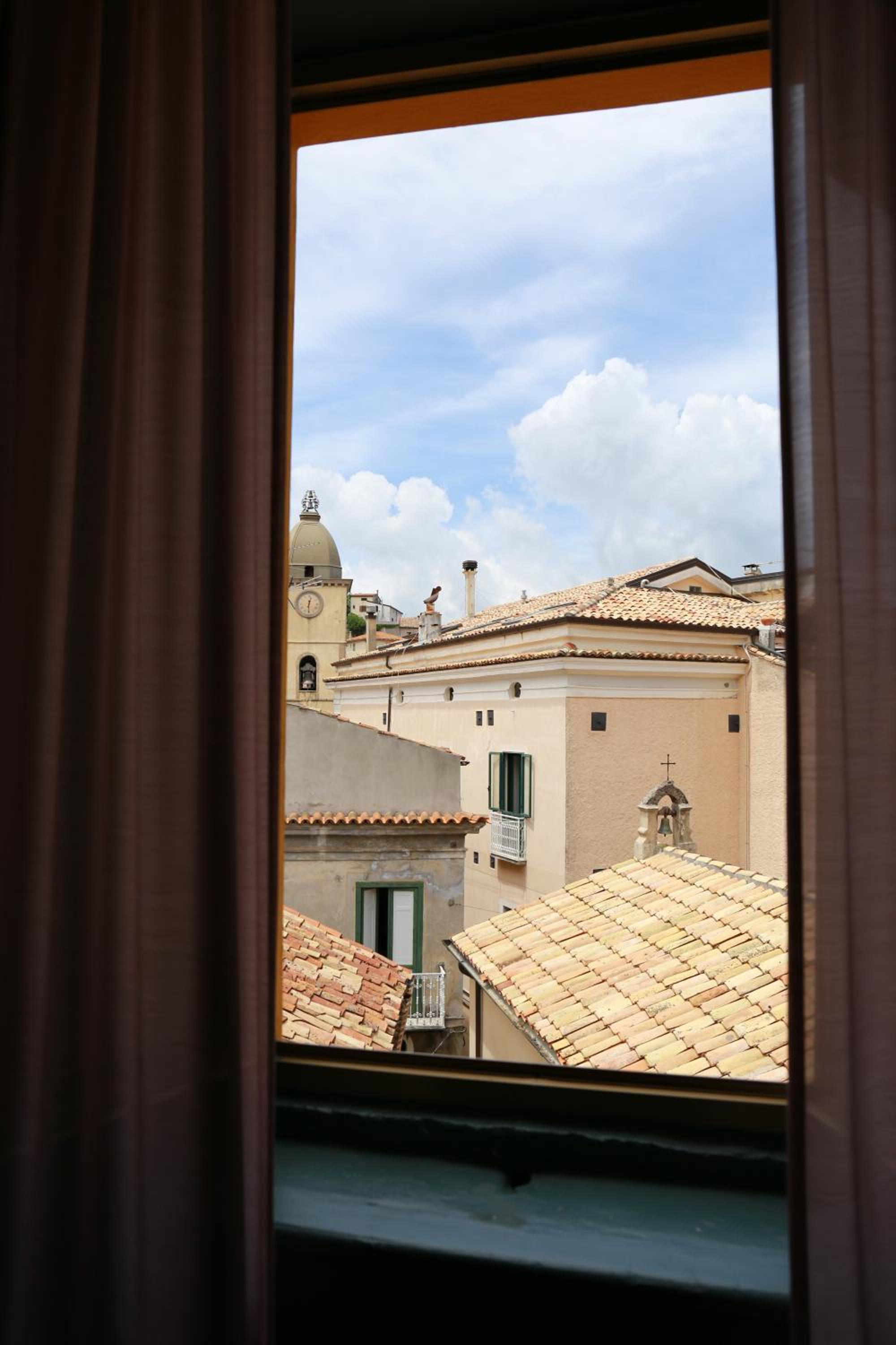 Double Room with Private Bathroom - Photo 22