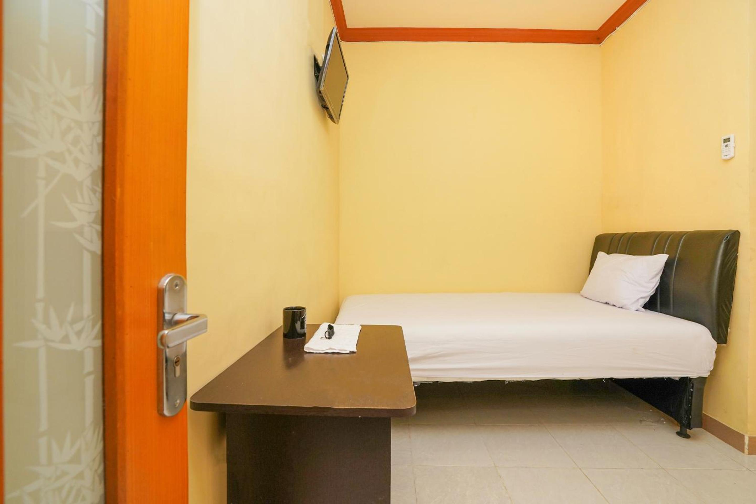 Budget Single Room photo 3