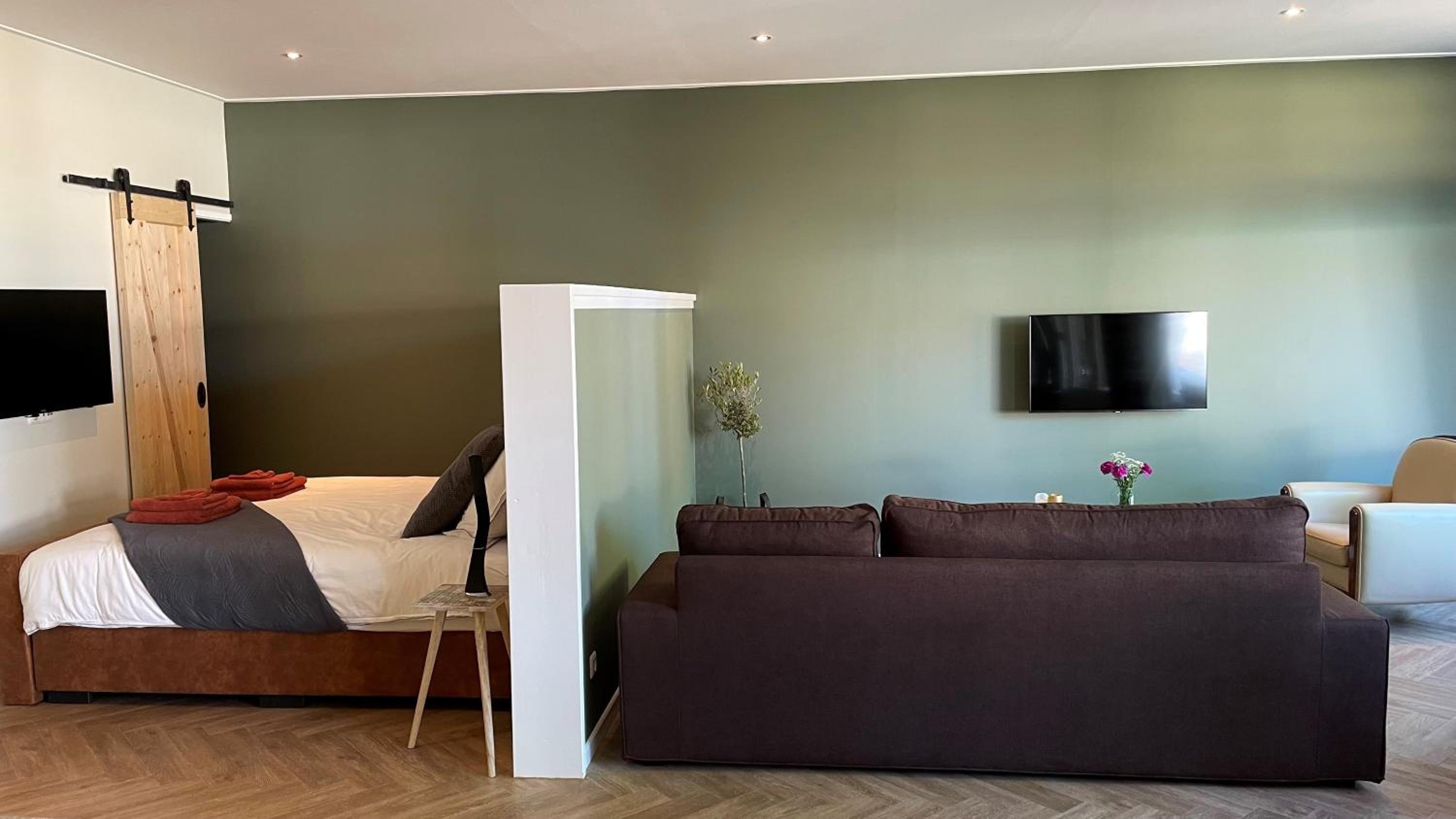 Deluxe Double Room with Extra Bed photo 3
