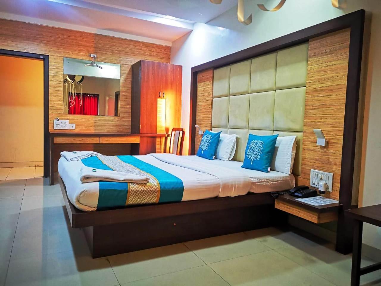 Suite - Photo 1