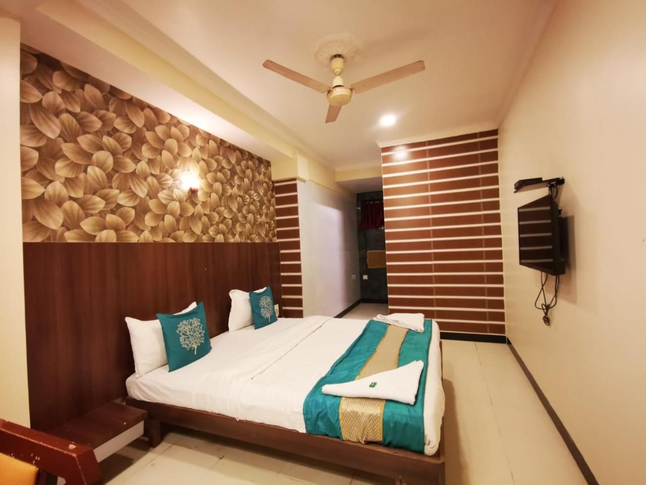 Deluxe Room - Photo 7
