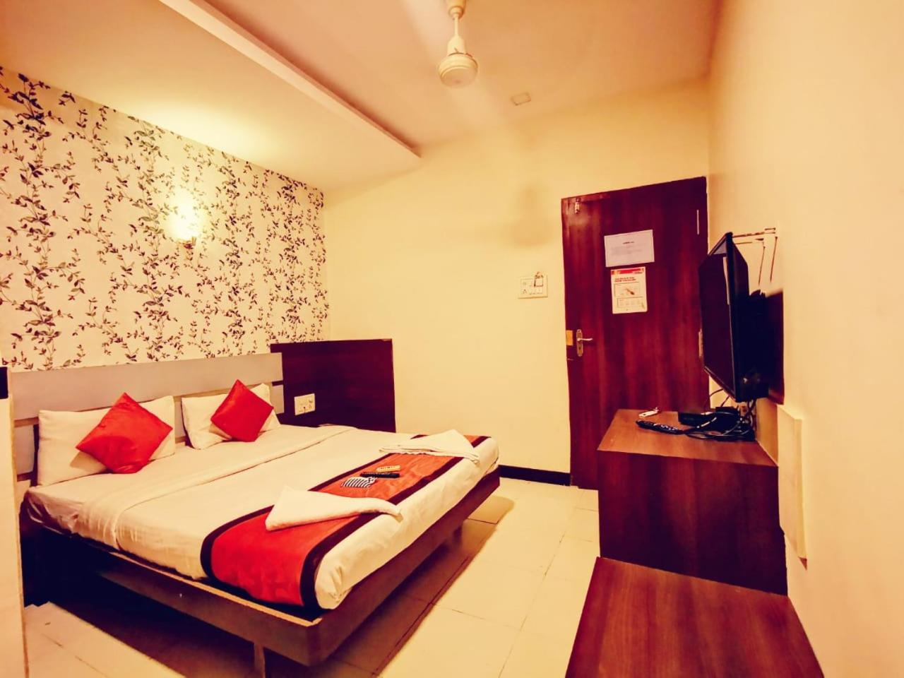 Deluxe Room - Photo 1