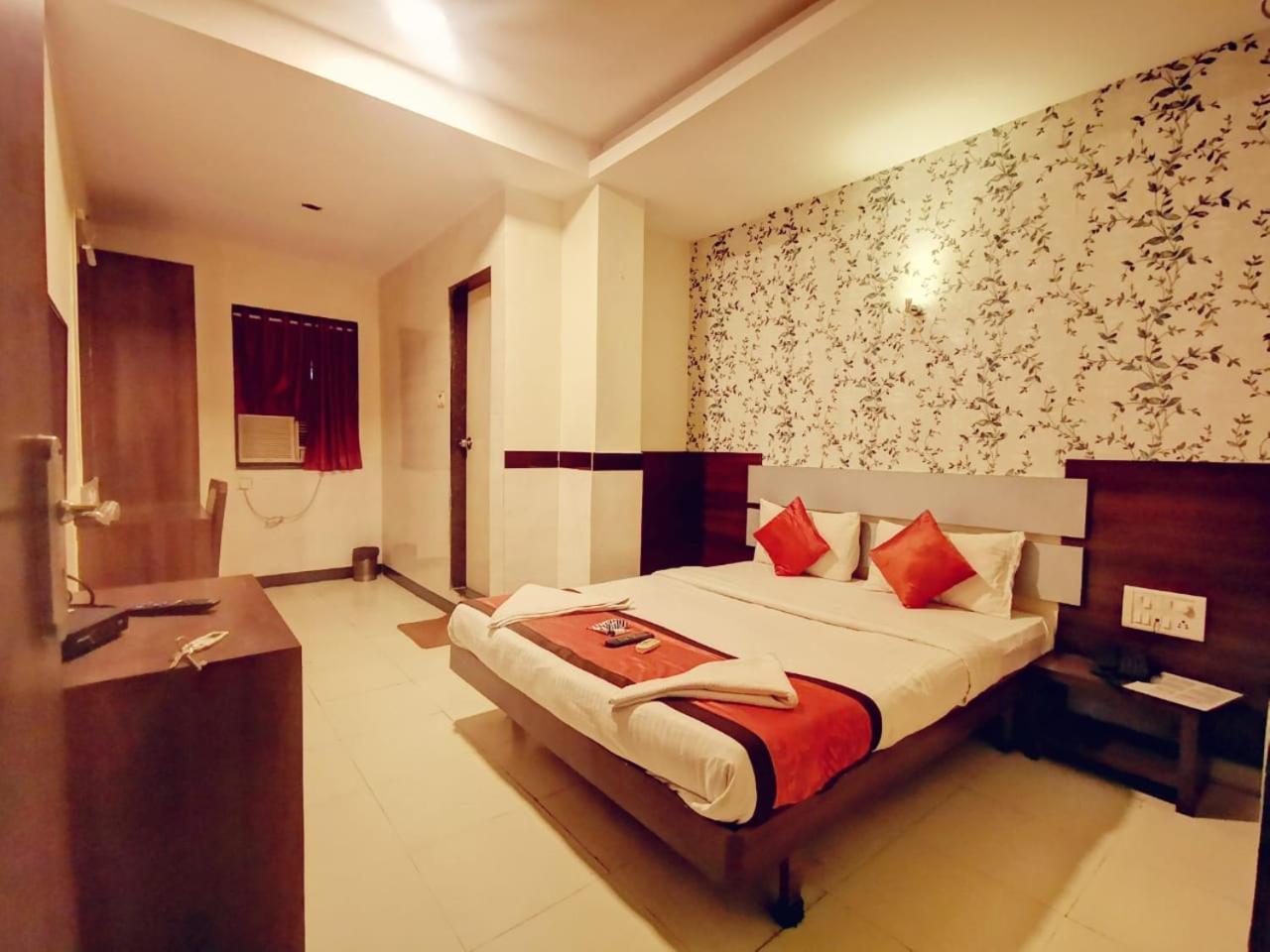 Deluxe Room - Photo 9