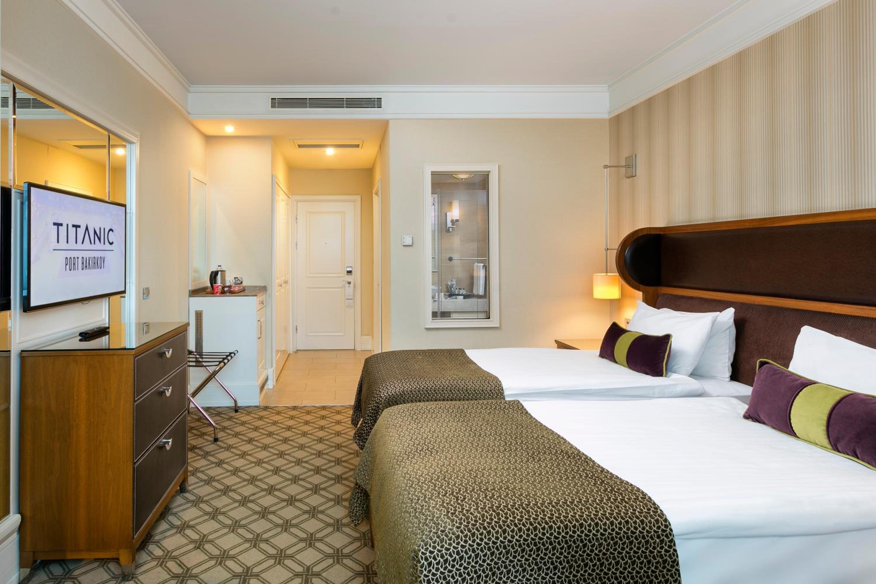 Superior Twin or Double Room with City View