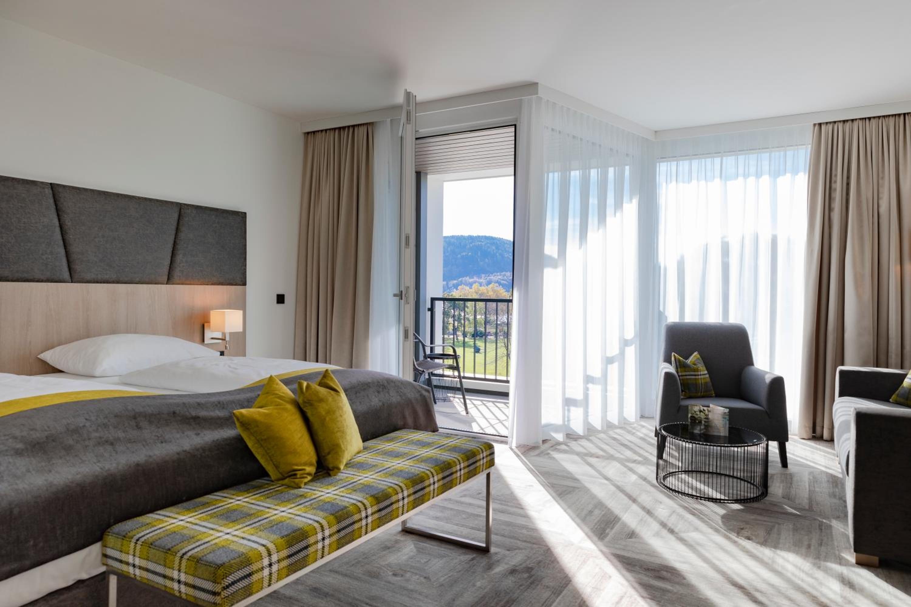 Deluxe Double Room with Balcony photo 2