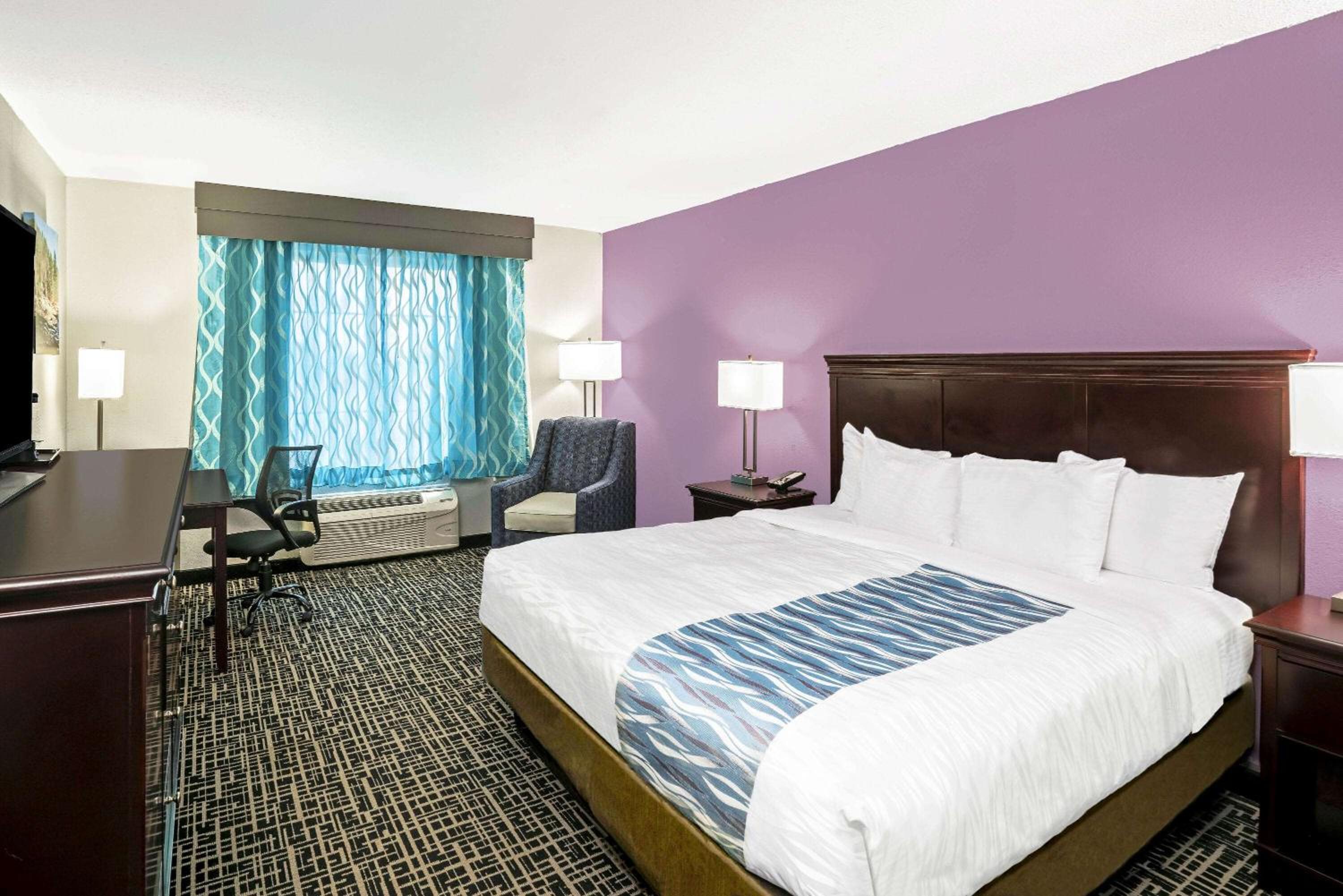 King Room - Non-Smoking - Photo 1