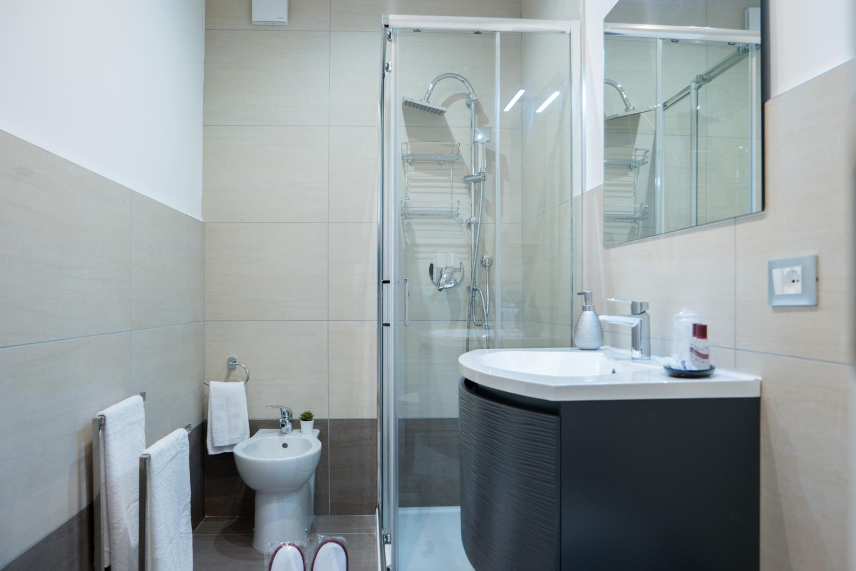Double Room with Private Bathroom - Photo 4