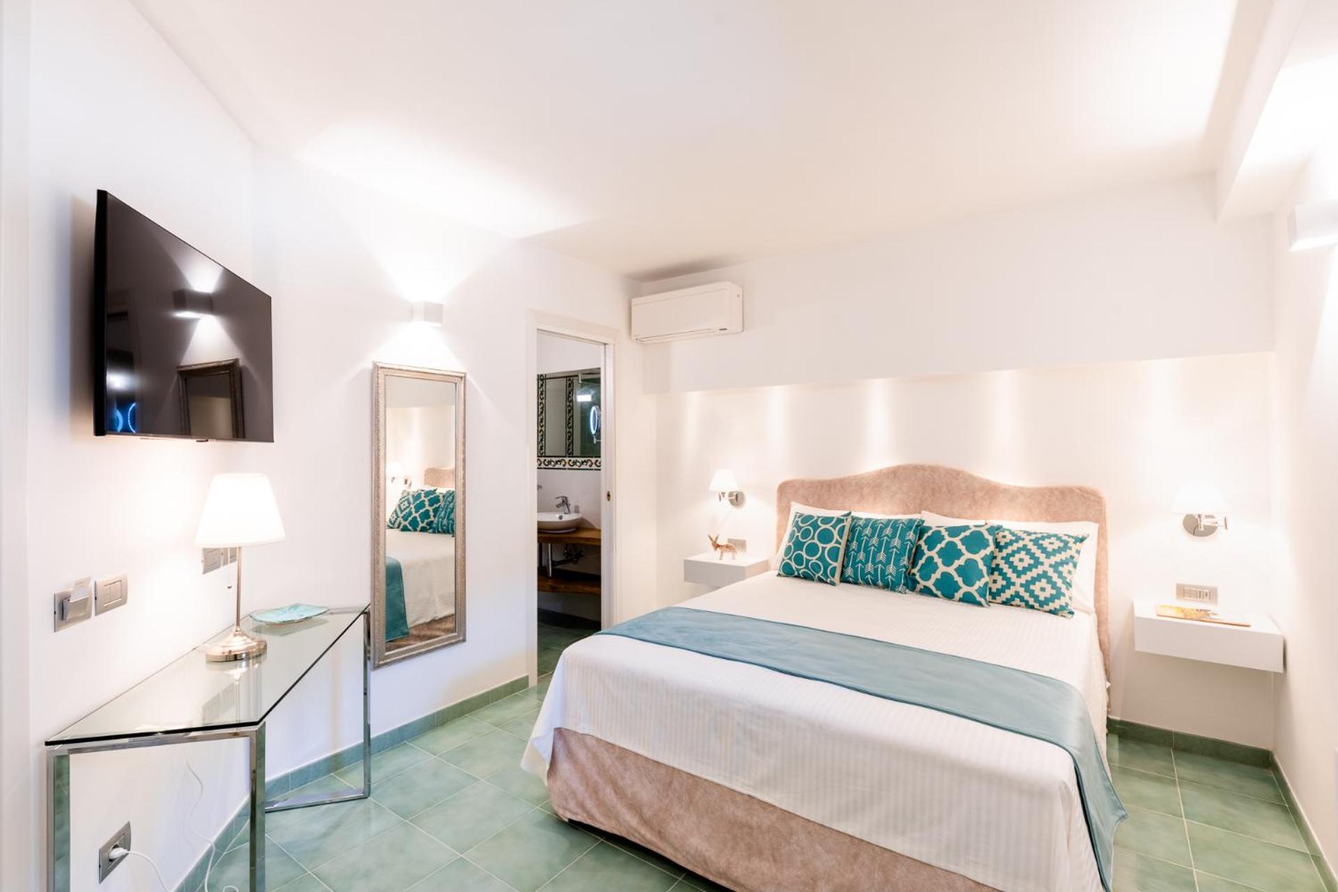 Standard Double Room photo 3
