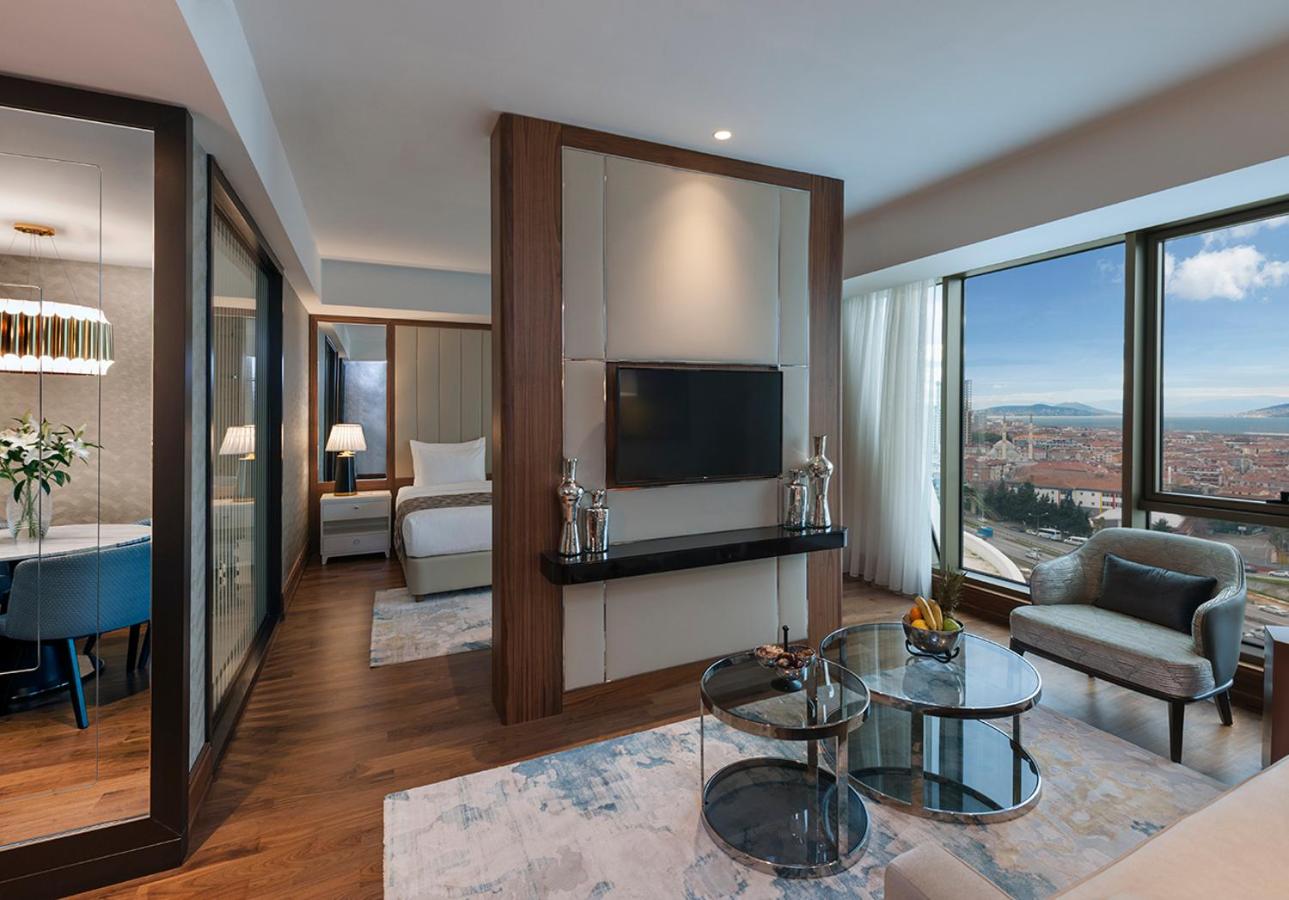 Suite with King Size Bed, Sea View photo 3