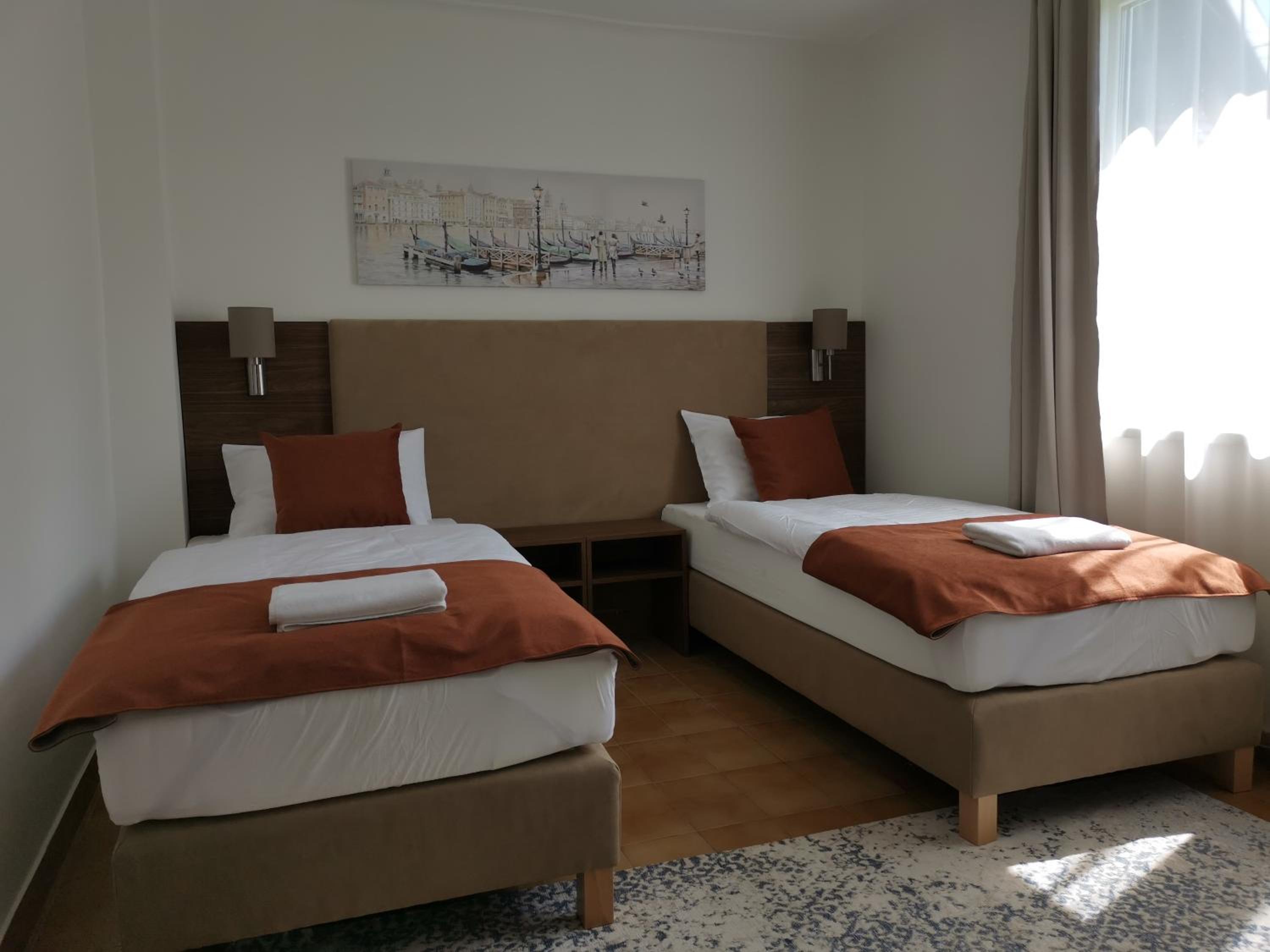 Standard Queen Room photo 3