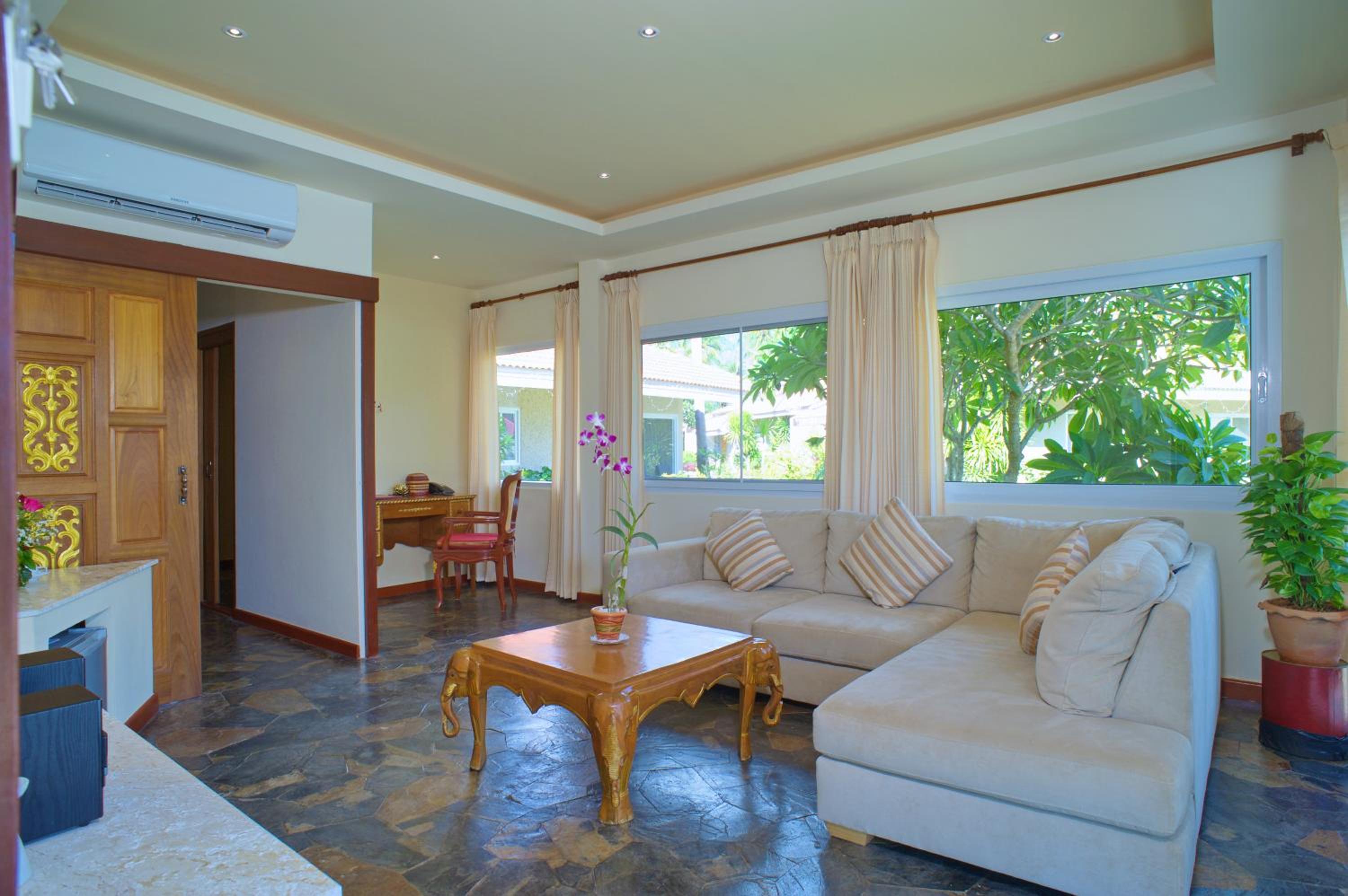 Family Villa with Sea View - Photo 4