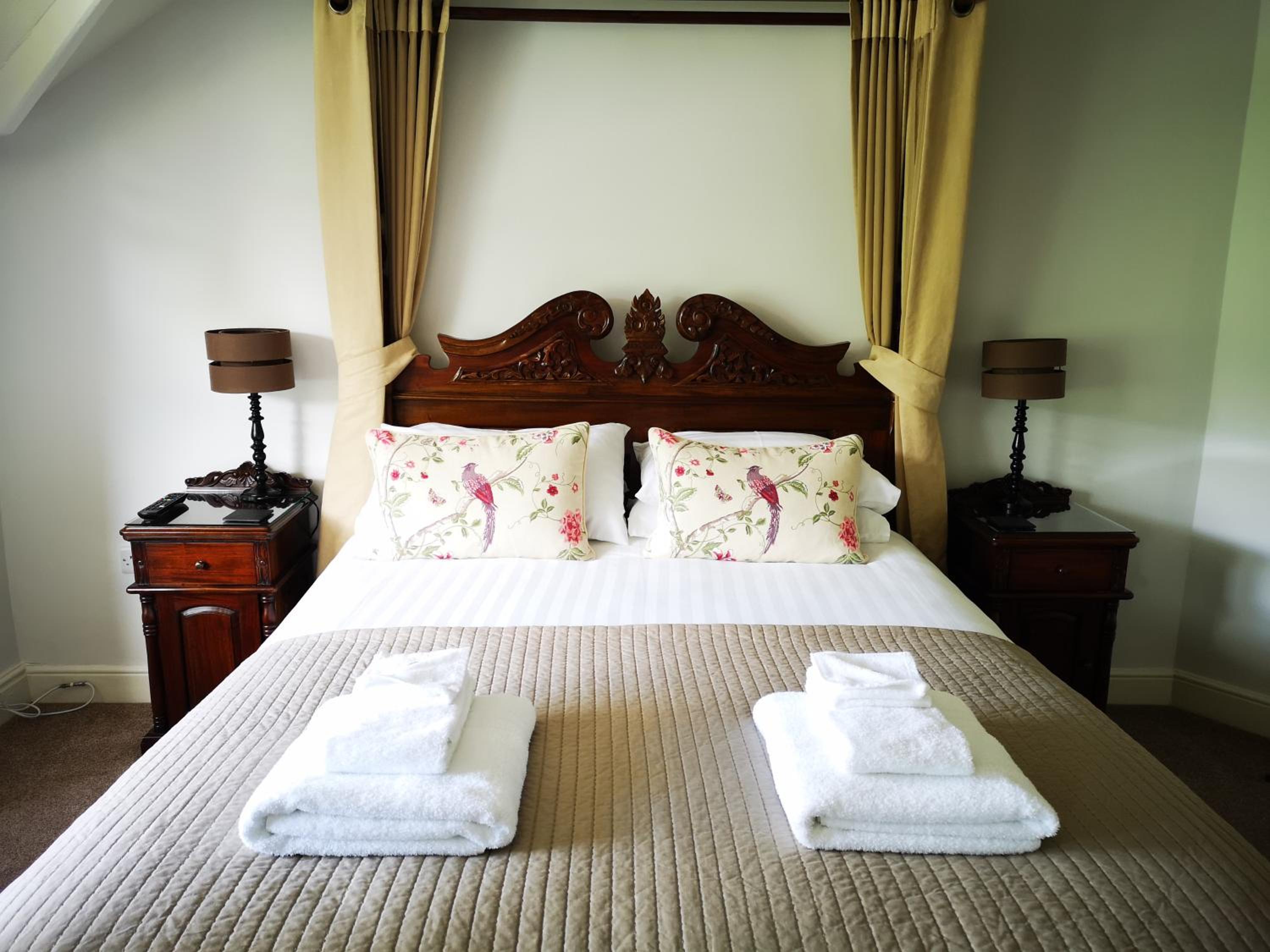 Double Room with Four Poster Bed - Room 6