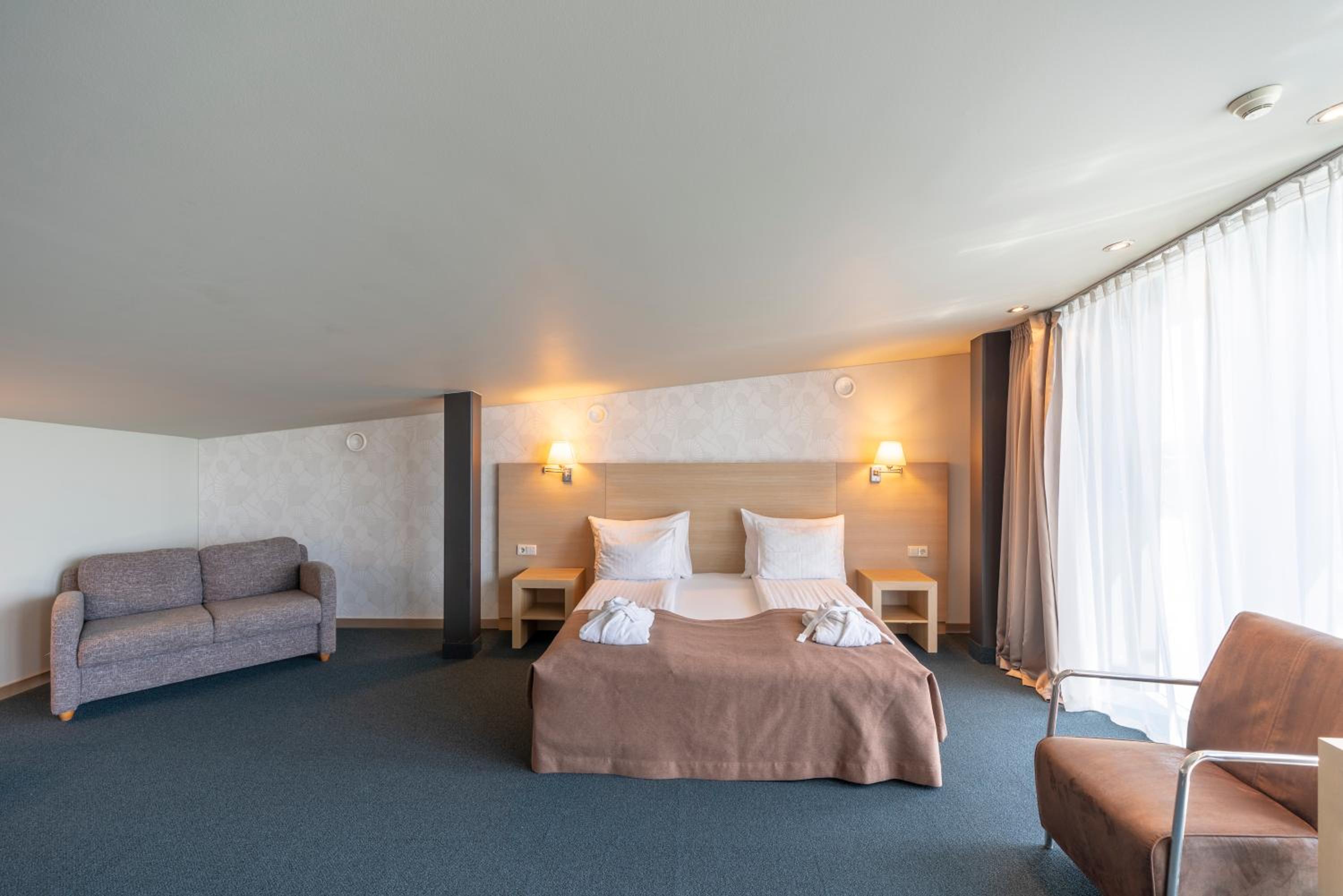 Suite - Photo 7