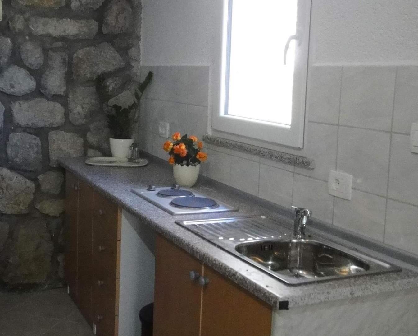 One-Bedroom Apartment - Photo 33