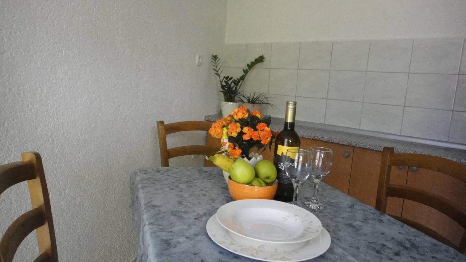One-Bedroom Apartment - Photo 32