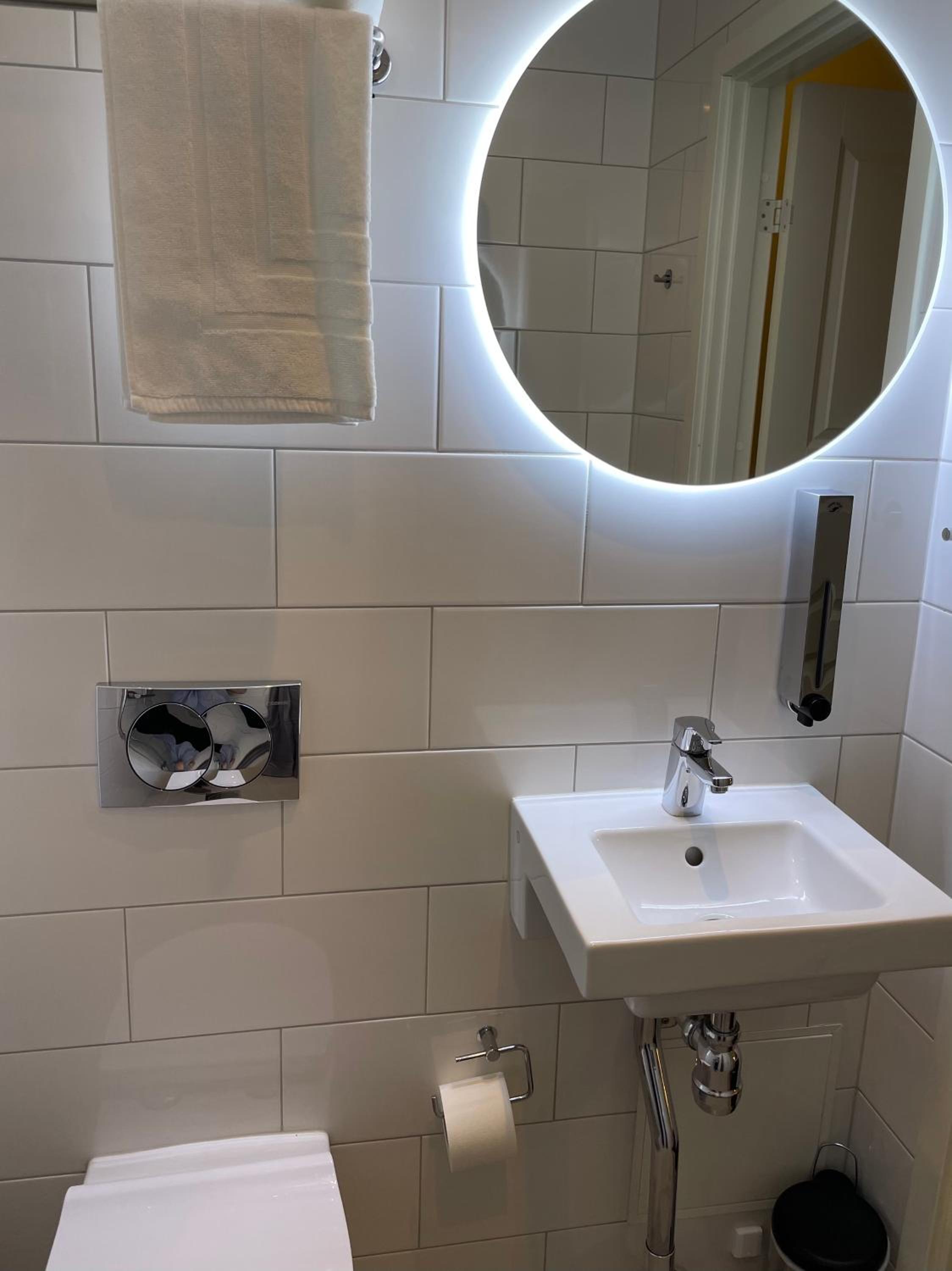 Economy Double Room - no window