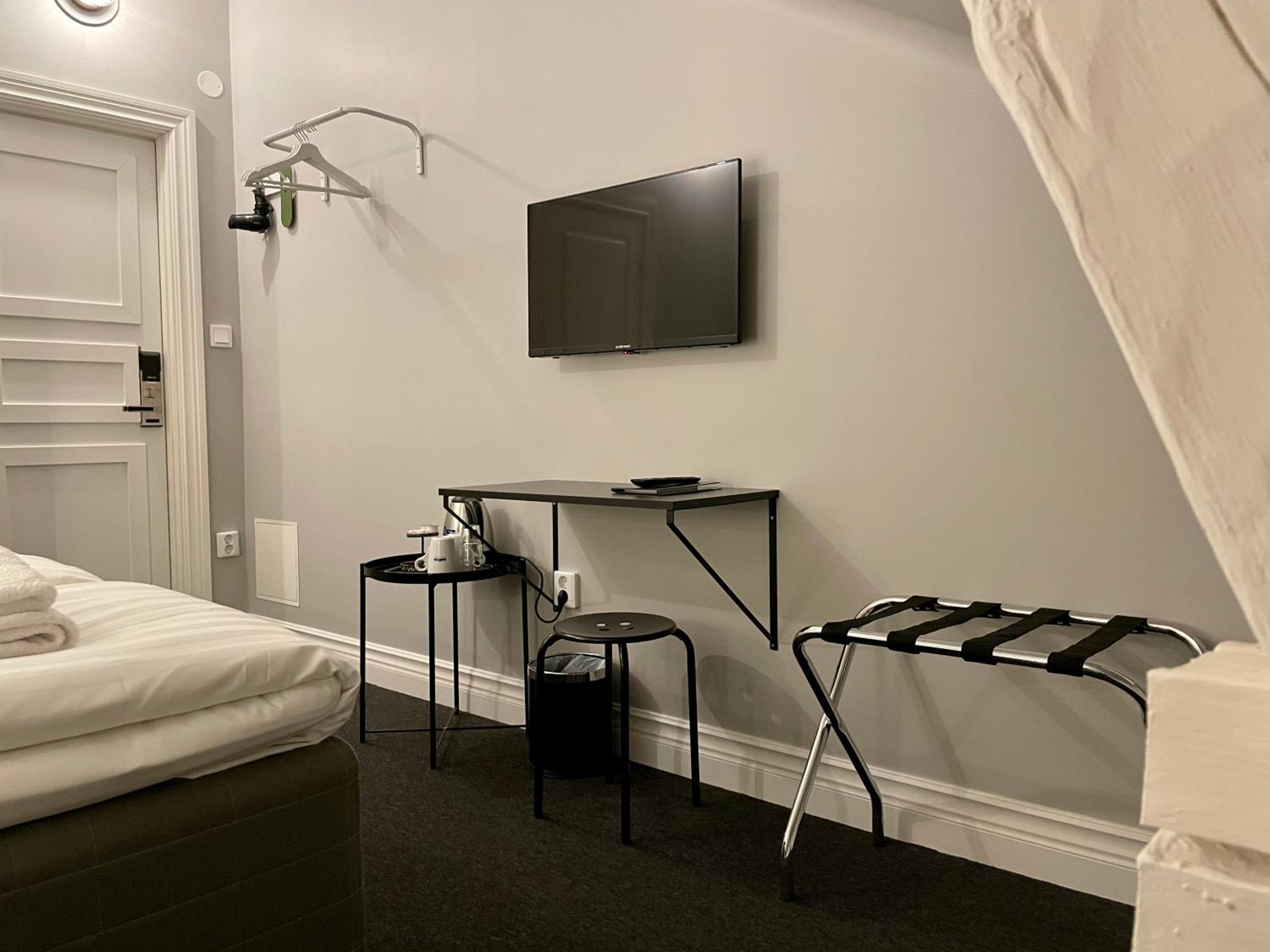 Economy Double Room - no window