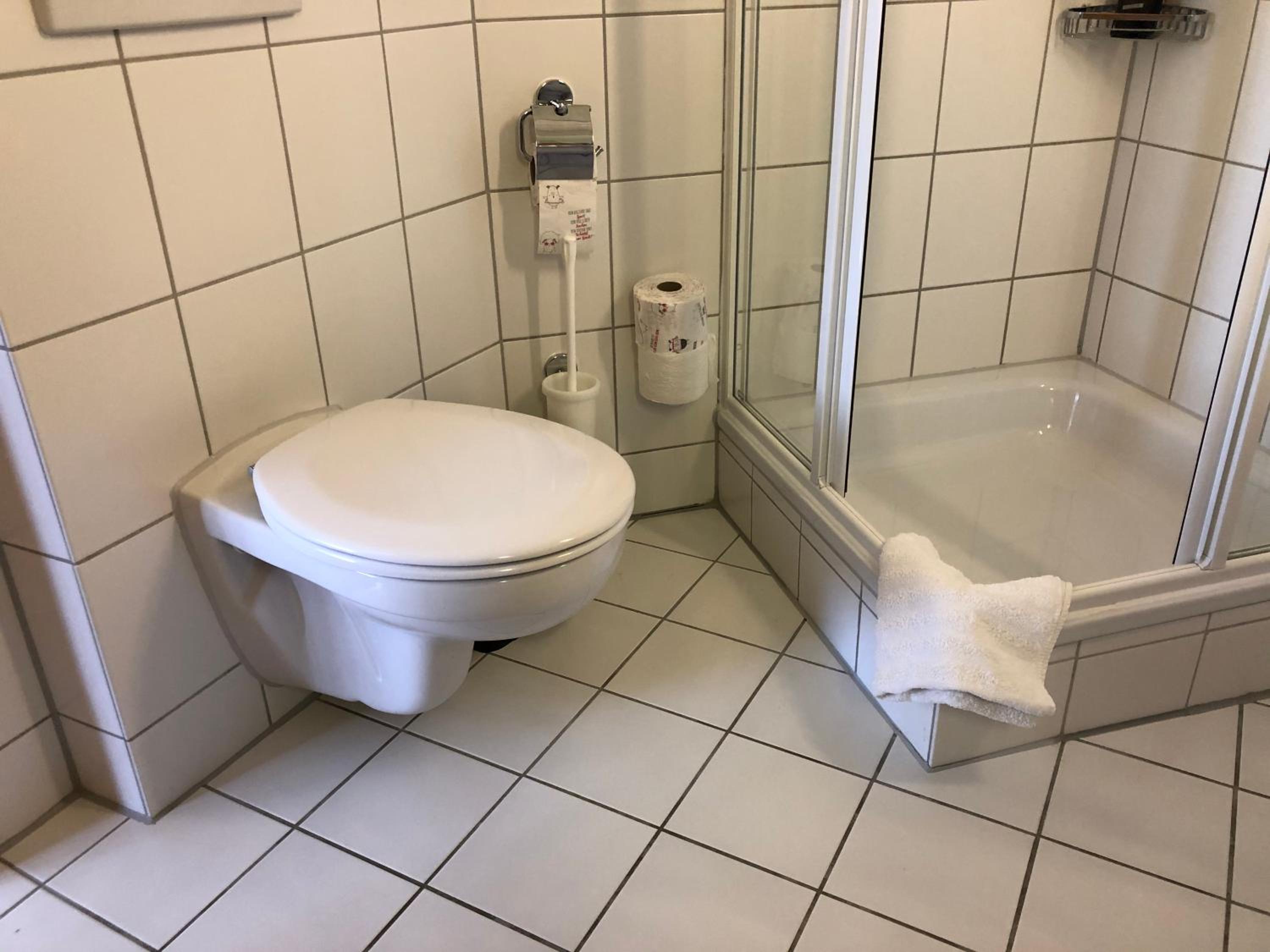 Twin Room with Bathroom photo 2