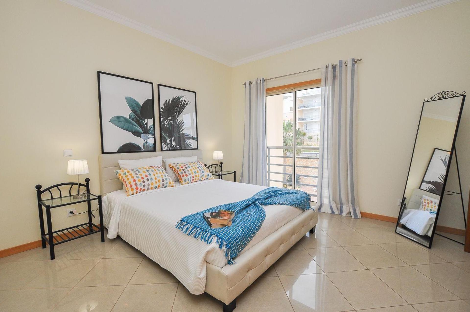 Apartment with Sea View - Photo 12