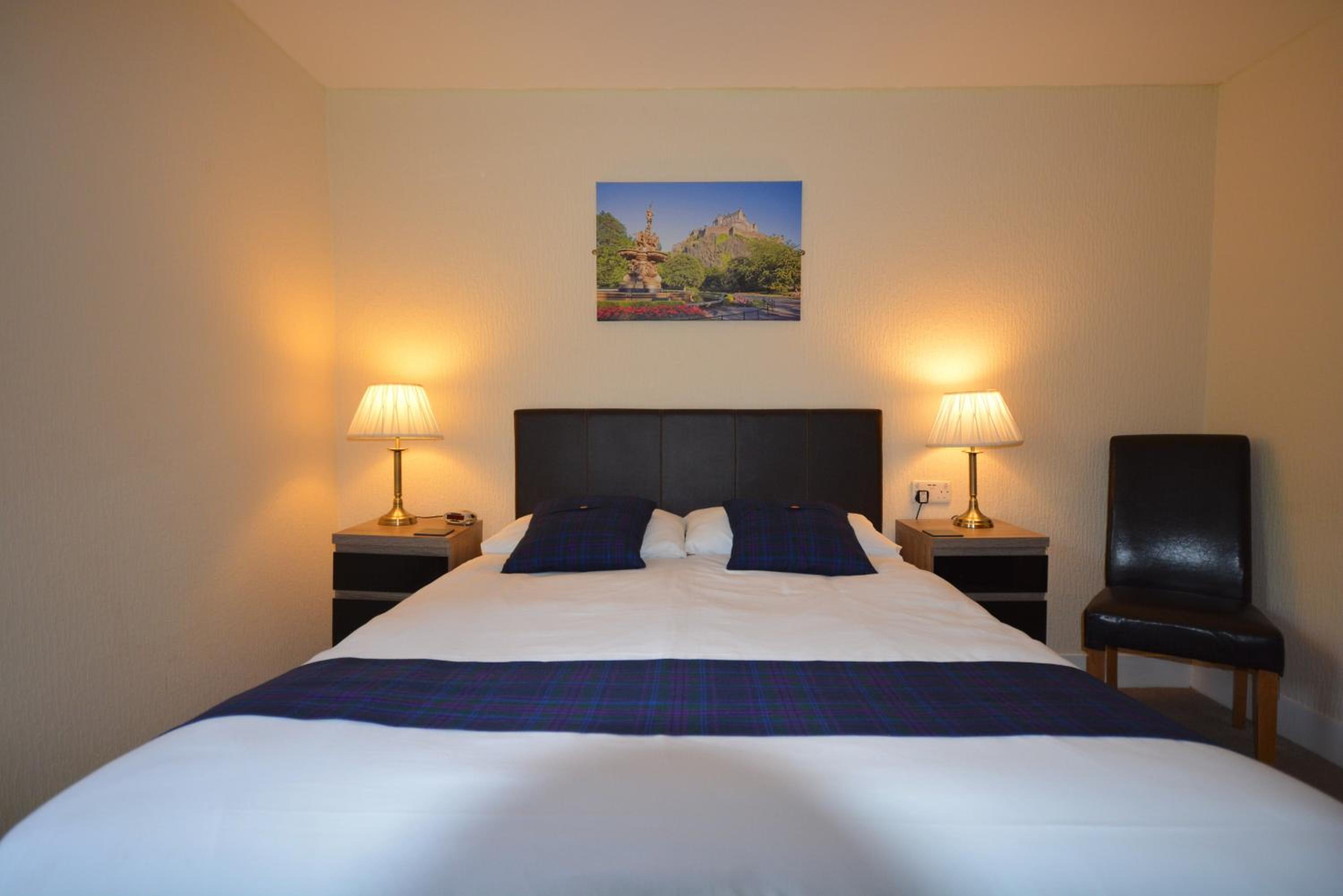 Double Room with Private Bathroom photo 3