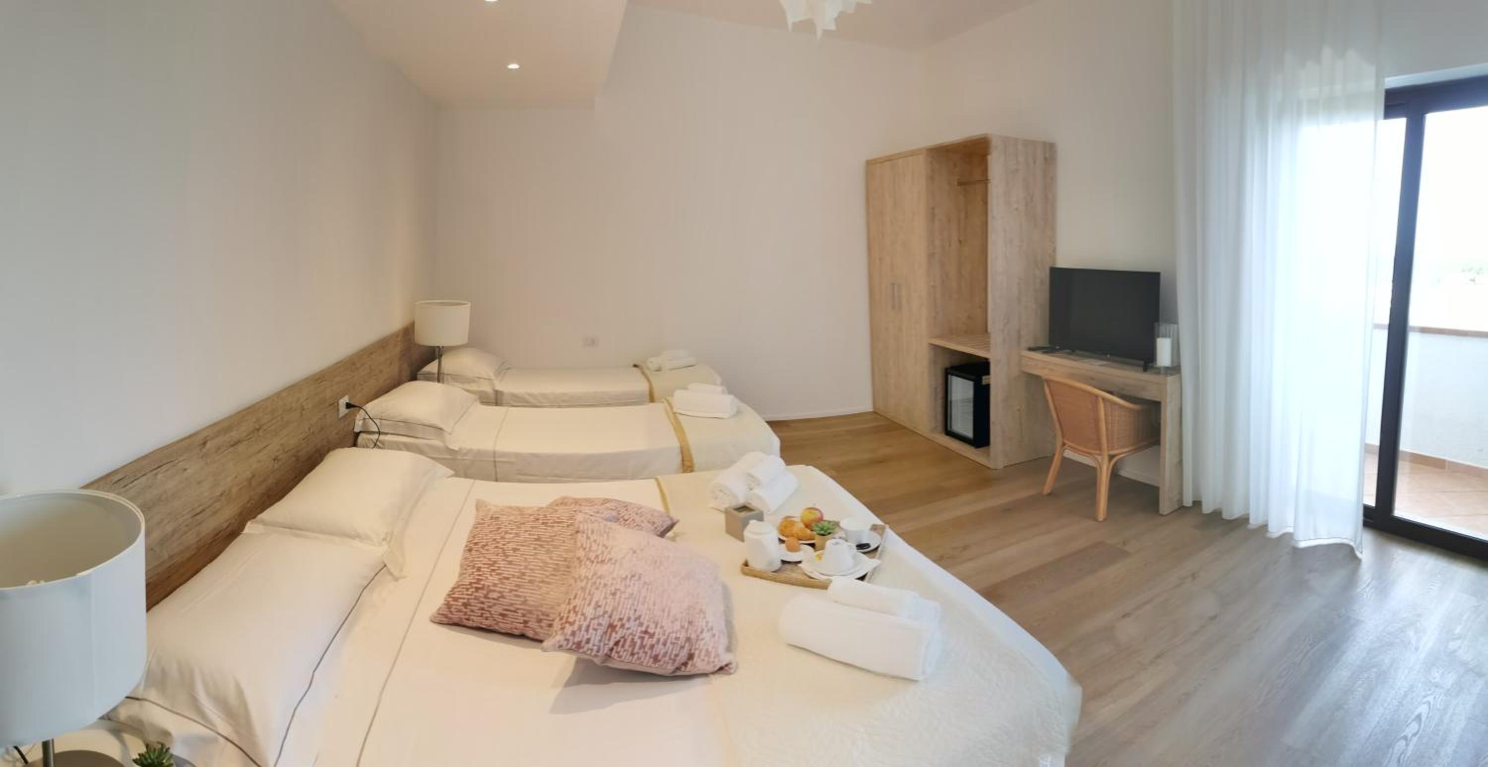 Quadruple Room with Sea View - Photo 1