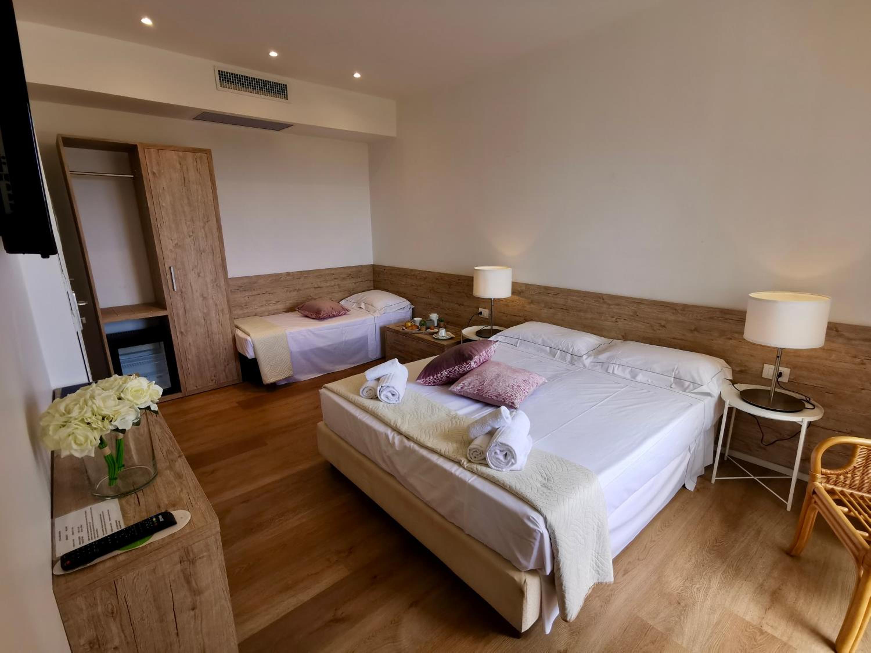 Standard Triple Room - Photo 1