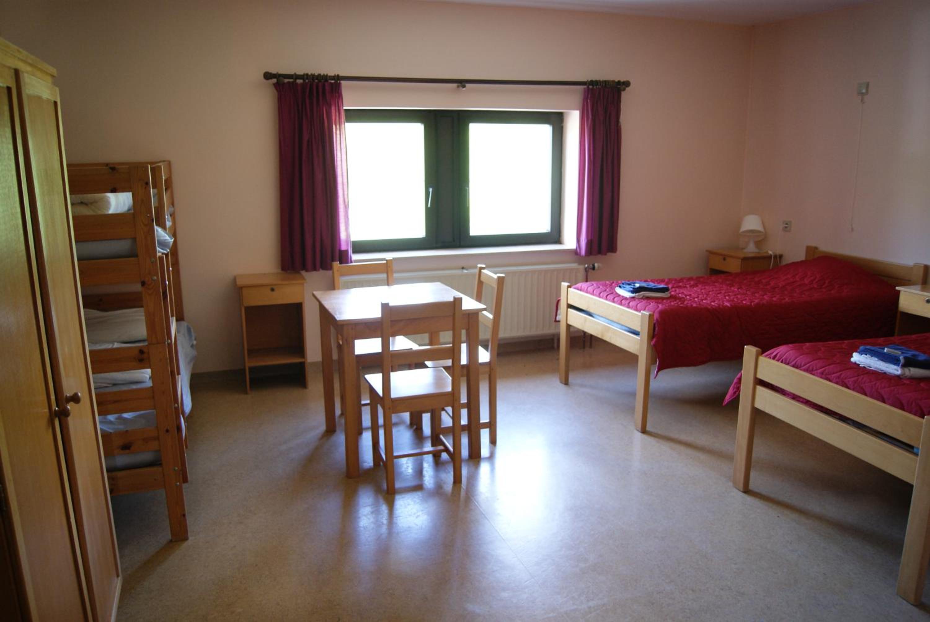 Family Room with Private Bathroom - Photo 5