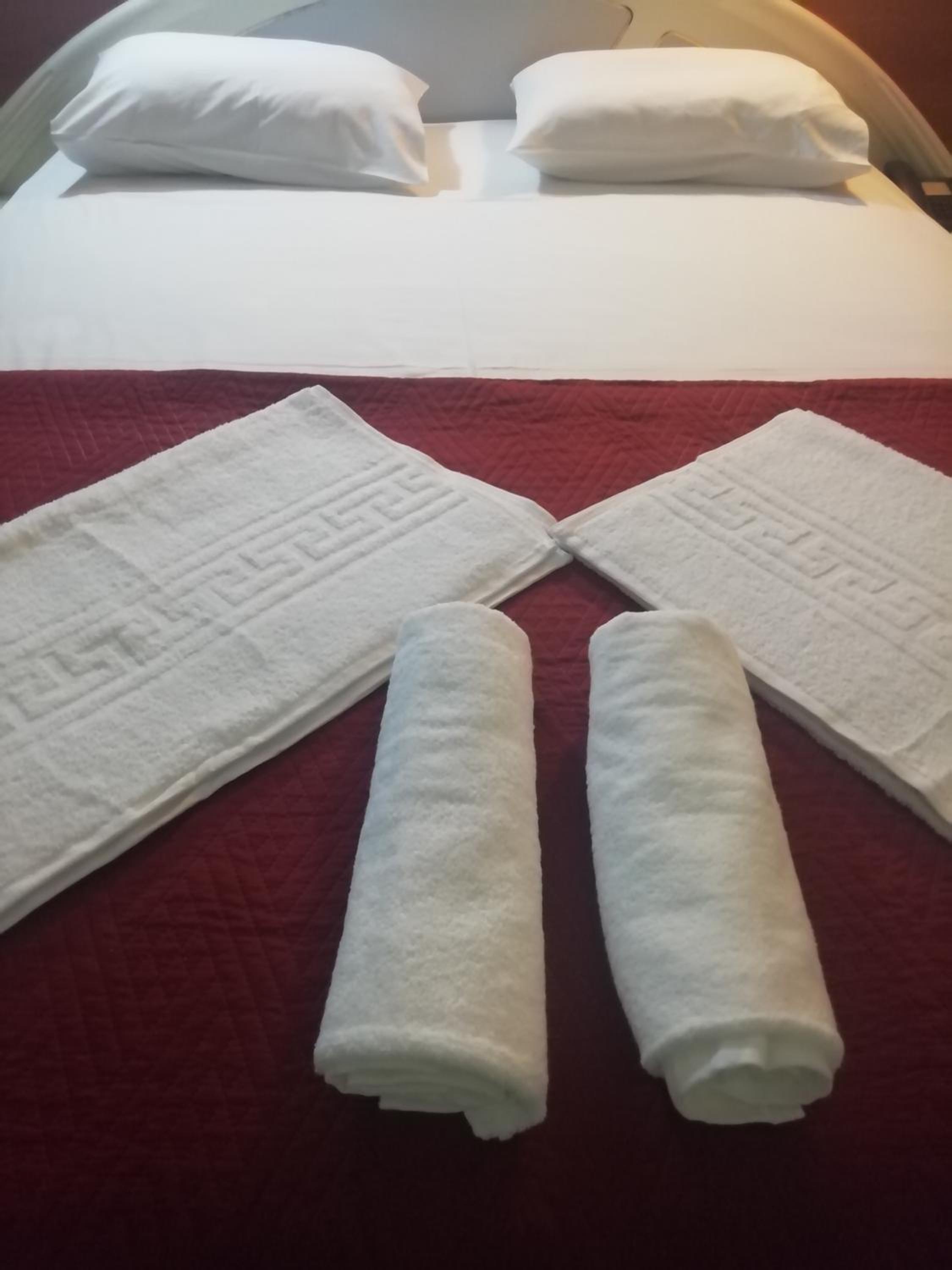 Double or Twin Room - Photo 13