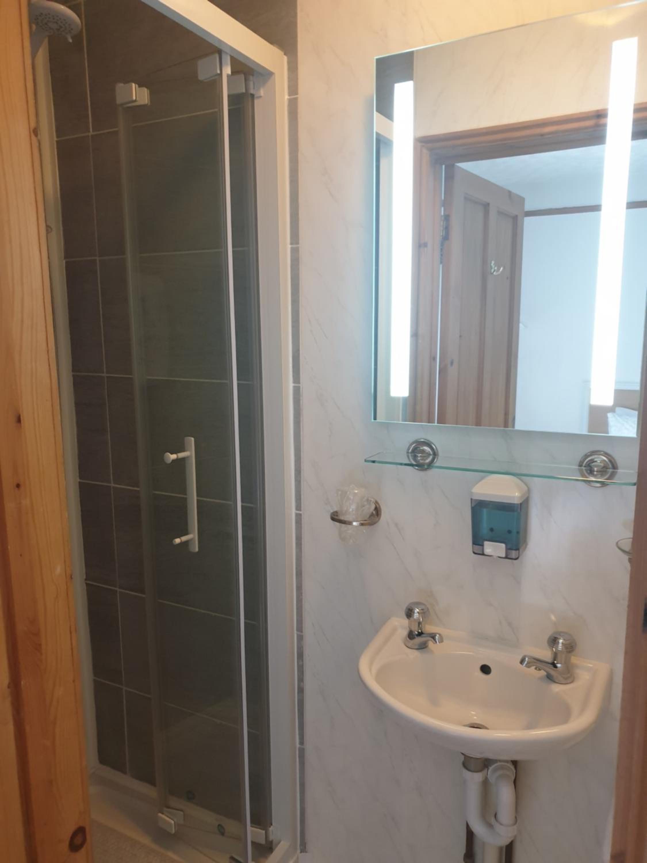 Large Twin Room En Suite photo 2