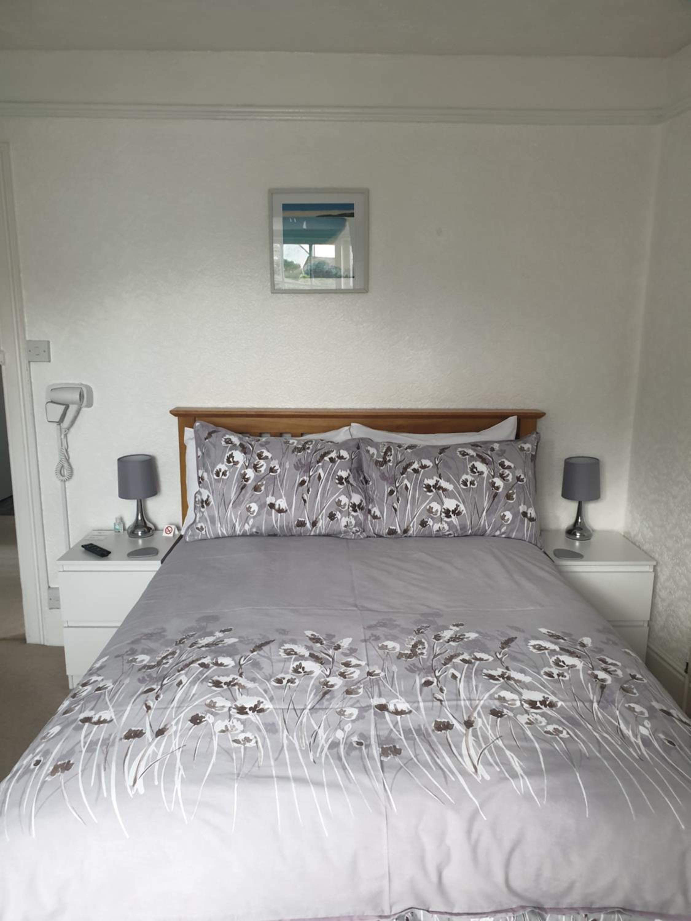 Double Room with Side Sea View En Suite photo 2