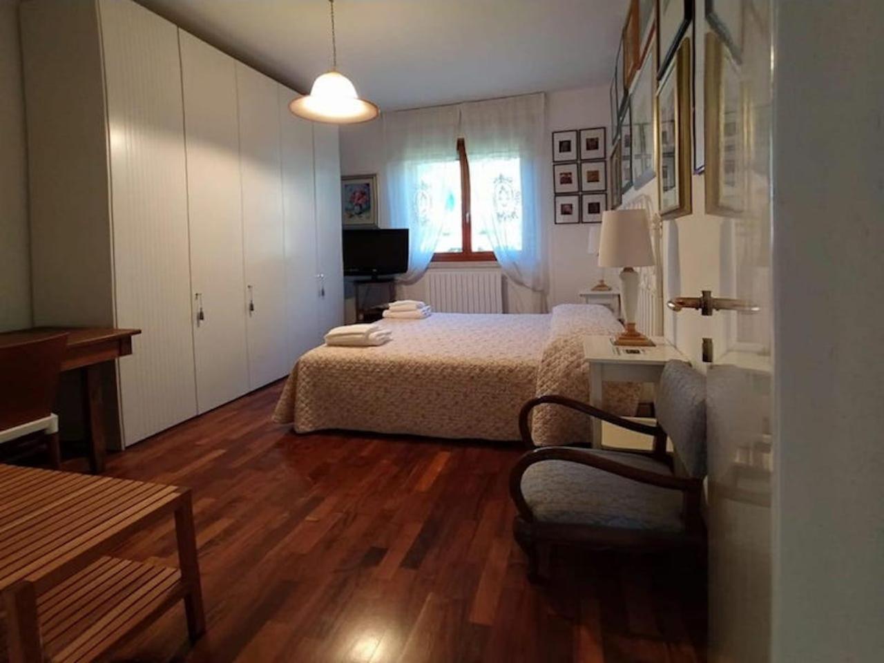 Double Room With Shared Bathroom photo 1