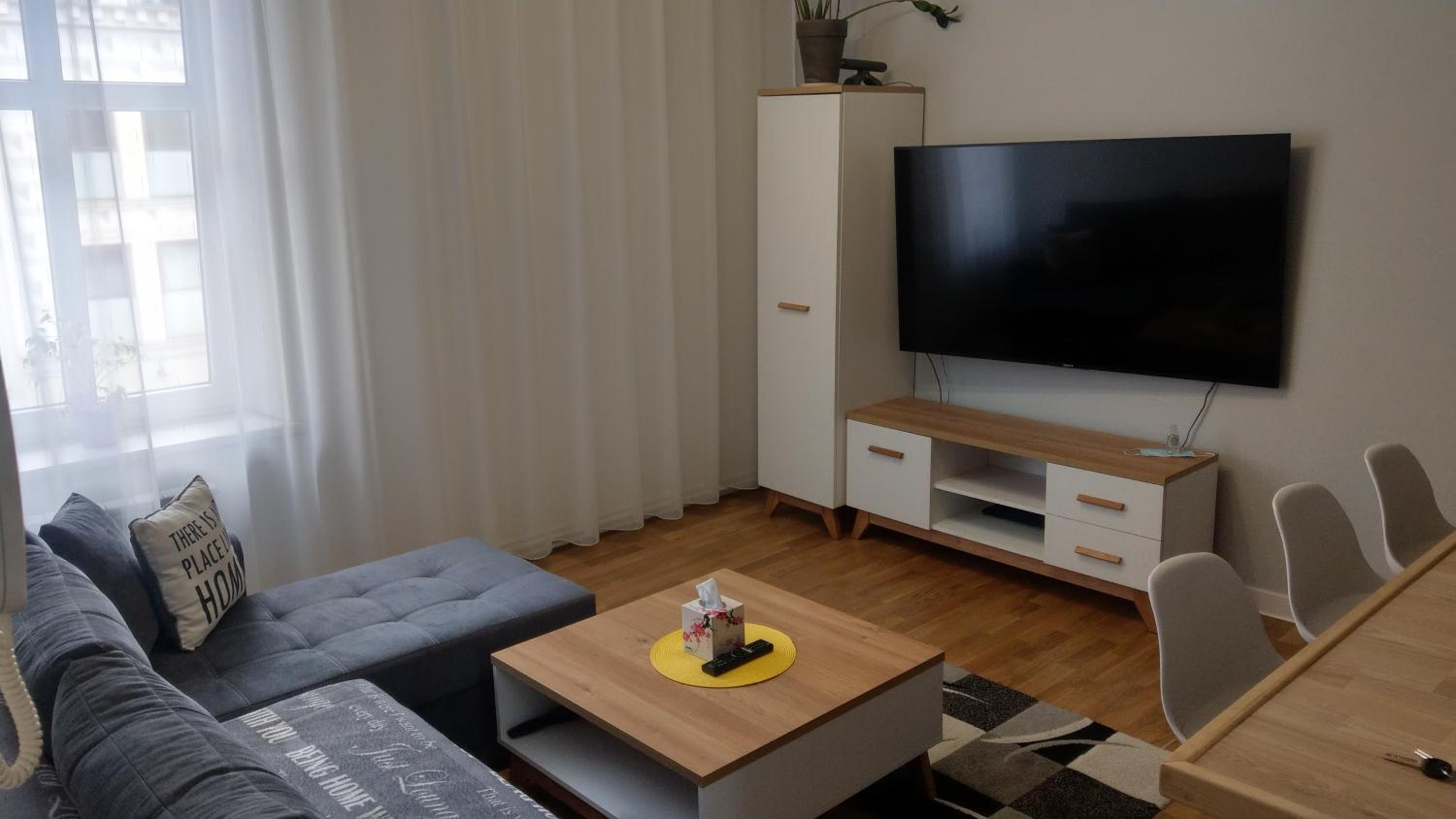 One-Bedroom Apartment - Photo 4