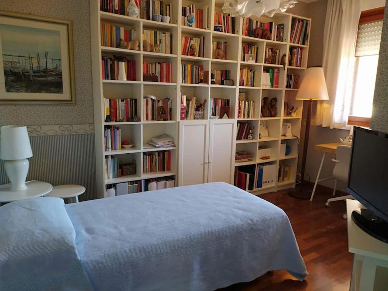 Single Room With Shared Bathroom photo 1