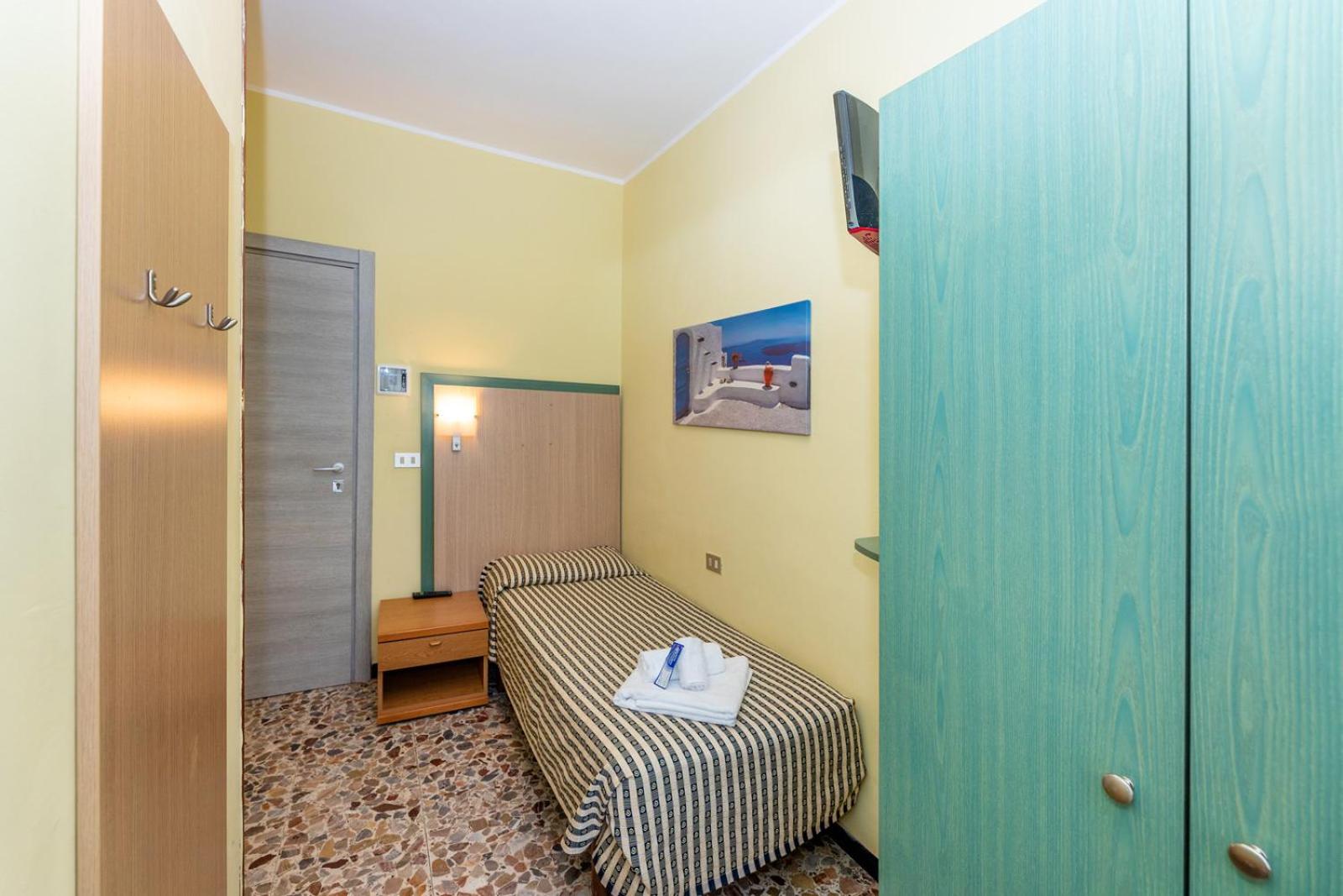 Single Room photo 3