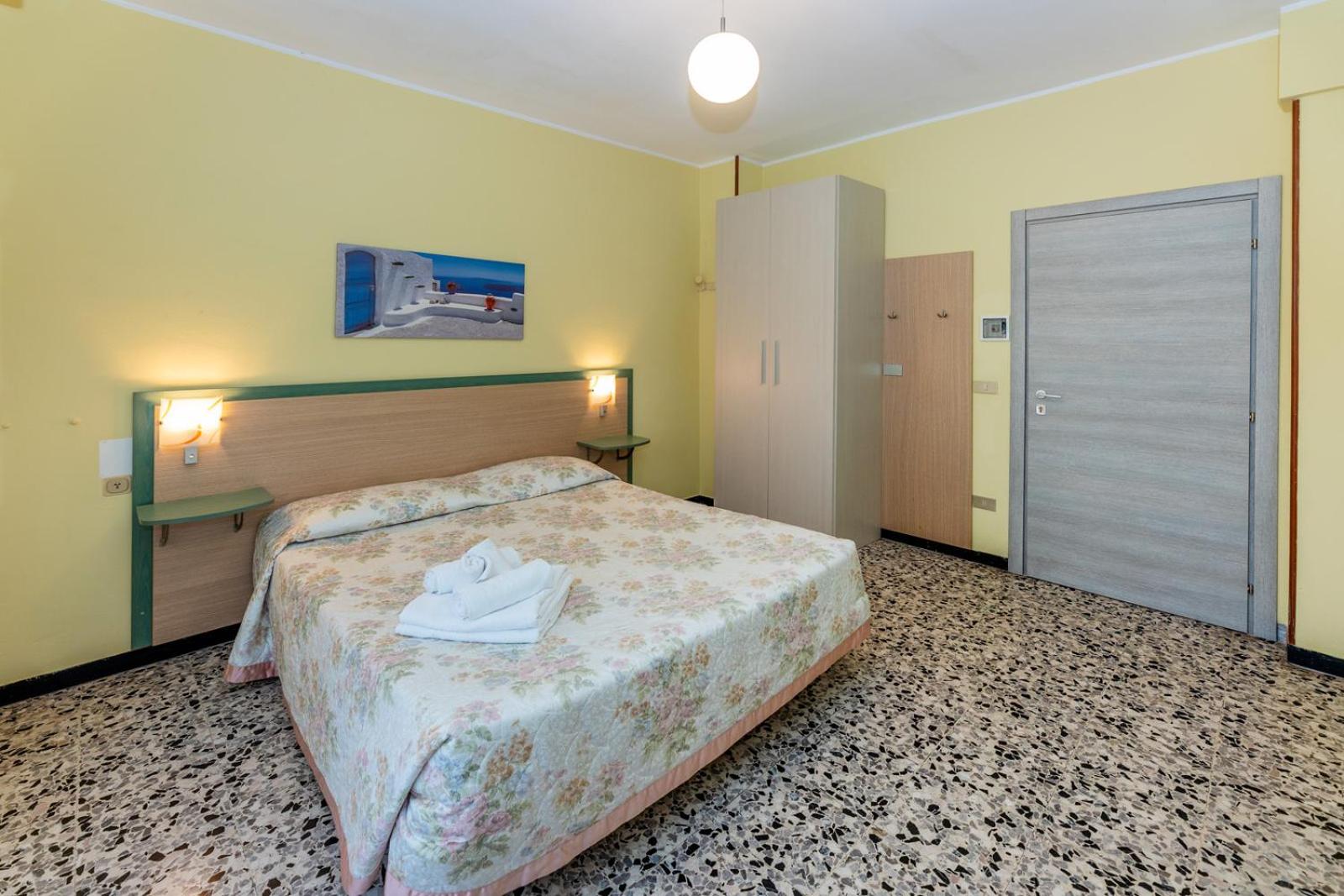 Double Room with Balcony - Photo 5