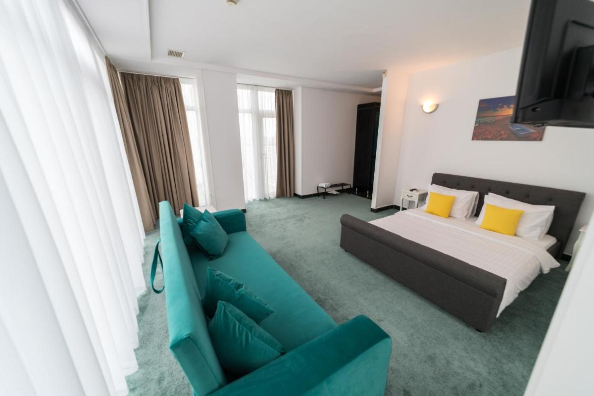 Deluxe Suite with Sea View photo 2
