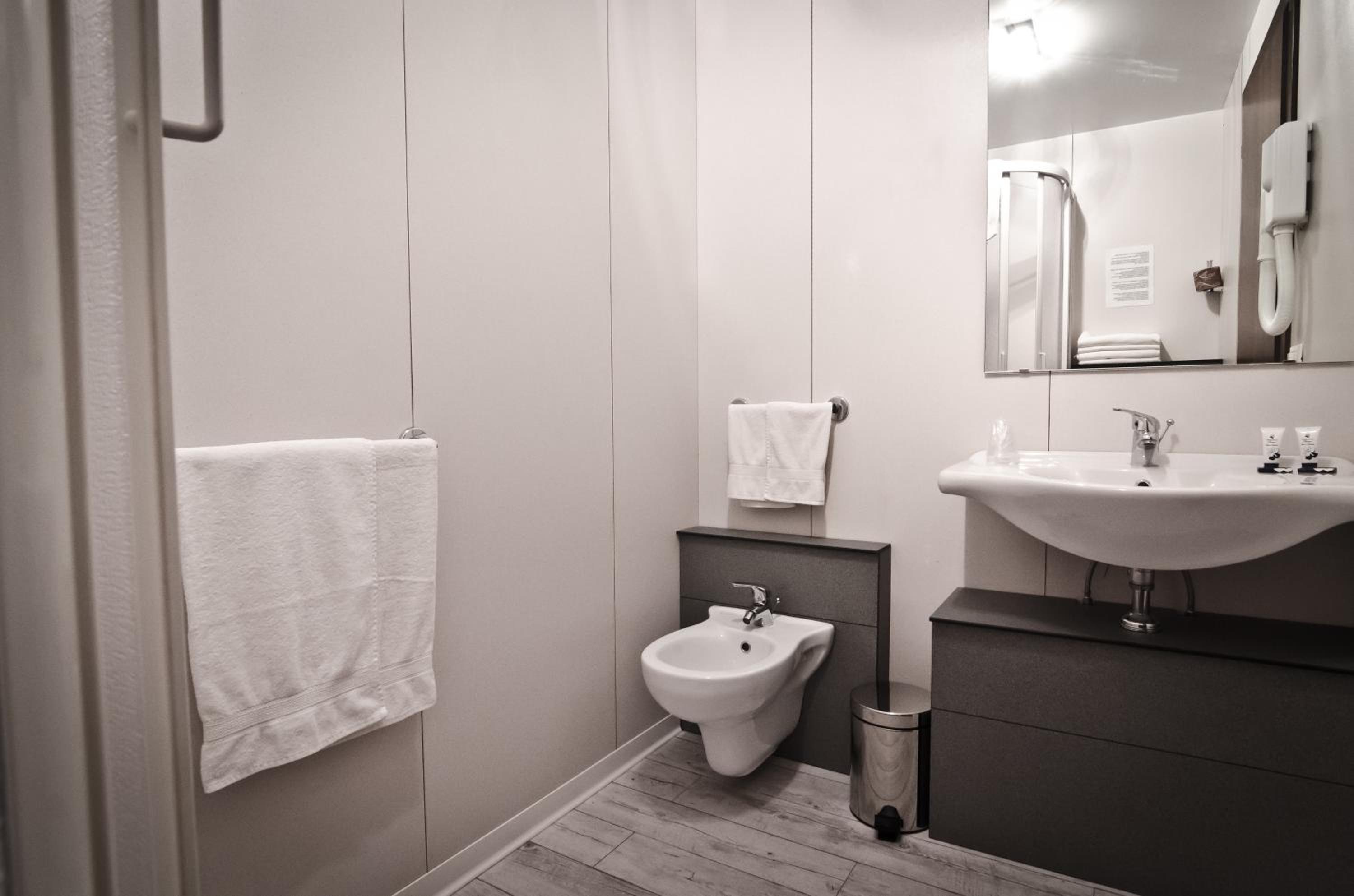 Budget Double or Twin Room - Photo 7