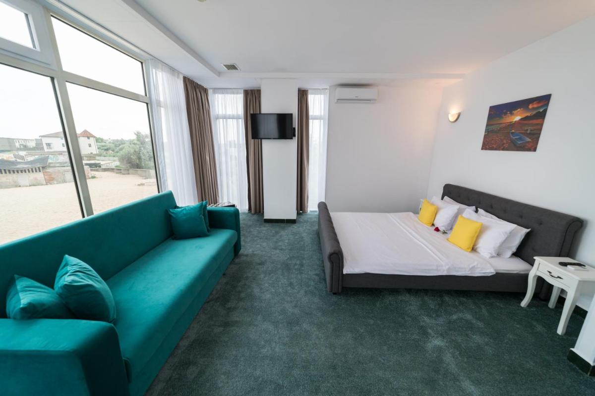Deluxe Suite with Sea View photo 3
