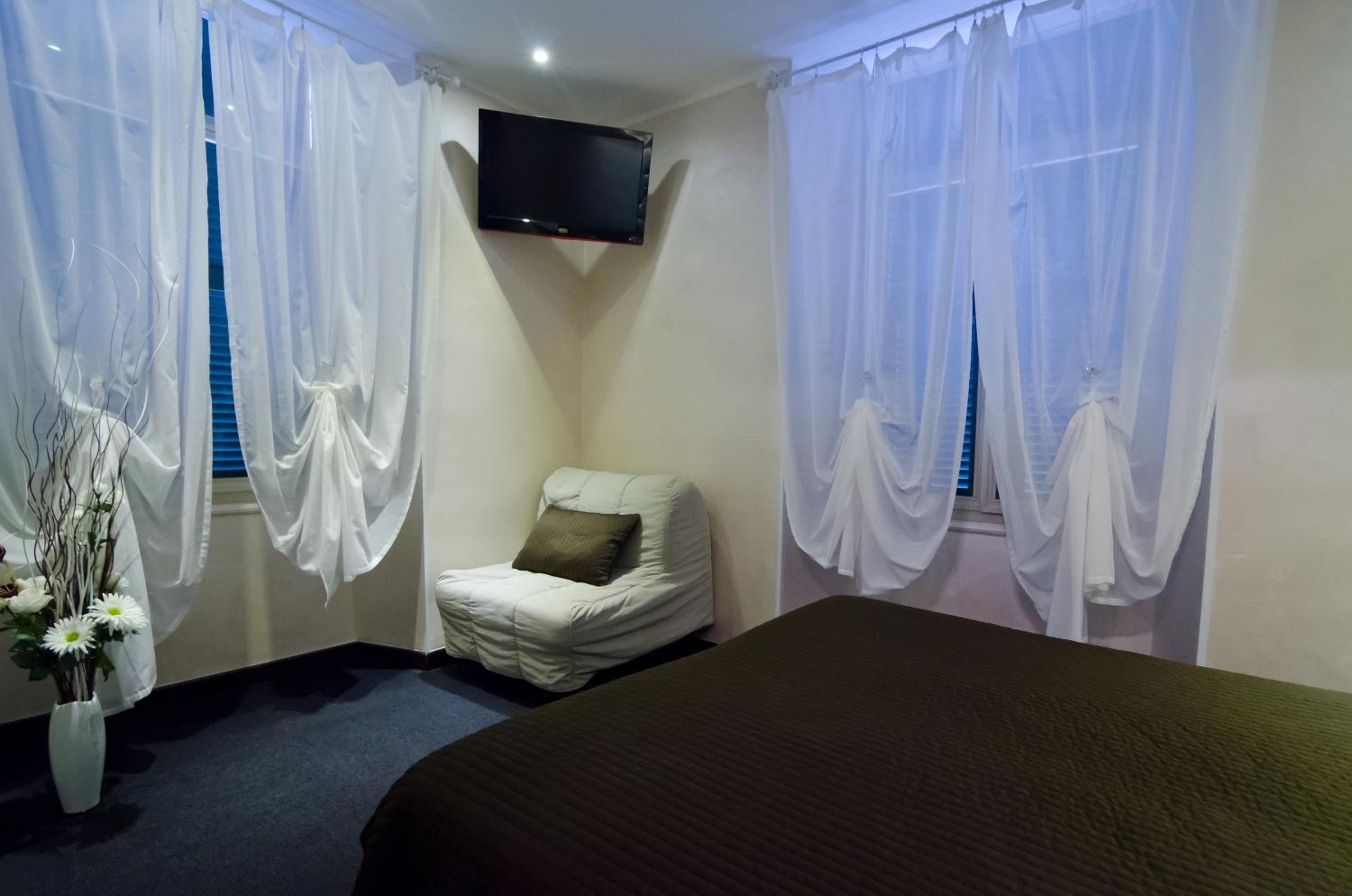 Budget Double or Twin Room - Photo 8