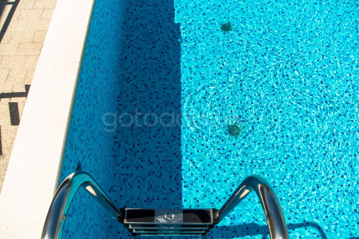 Apartment with Pool View 