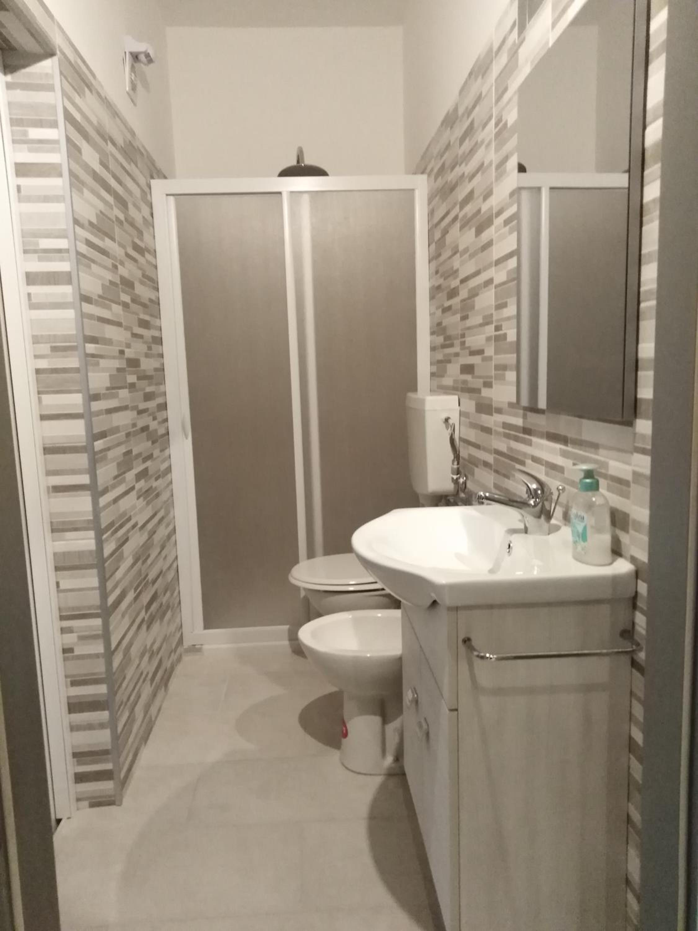 Triple Room with Private Bathroom - Photo 9
