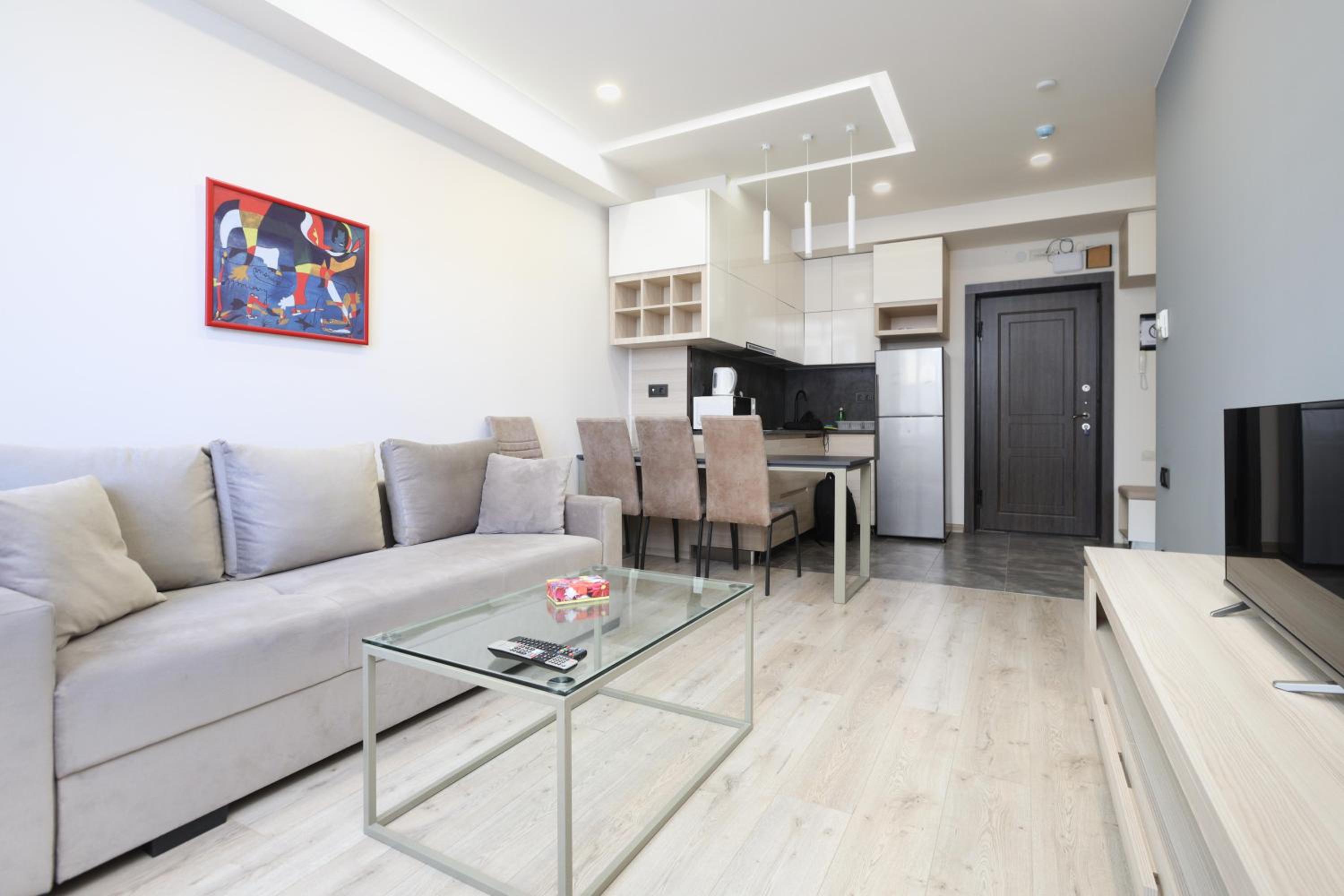 One-Bedroom Apartment with View