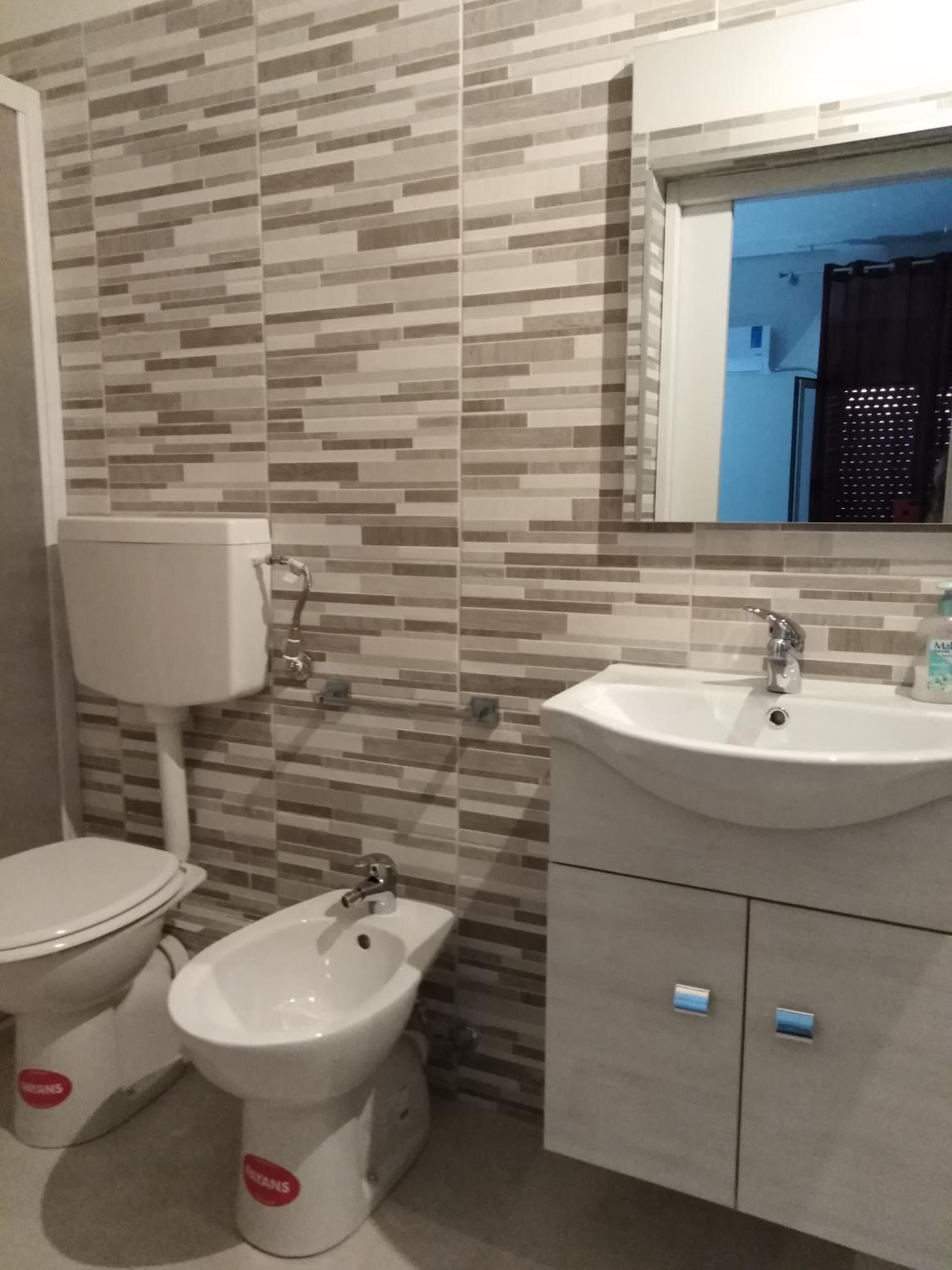 Triple Room with Private Bathroom - Photo 8