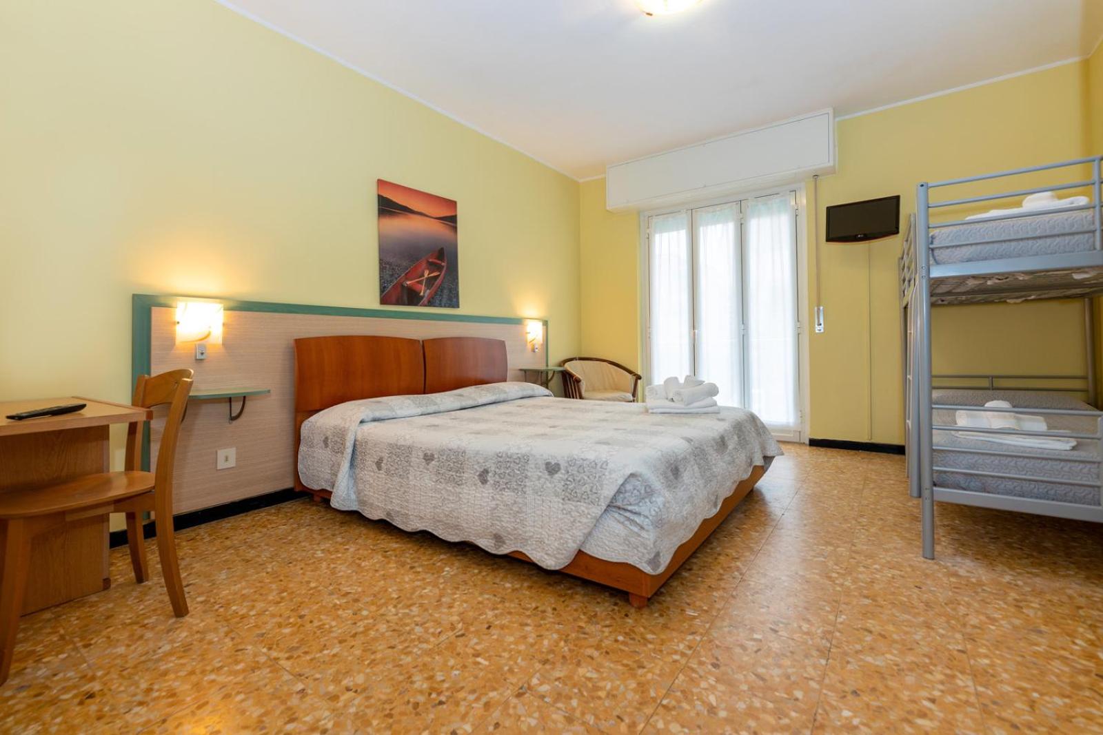 Quadruple Room - Photo 1