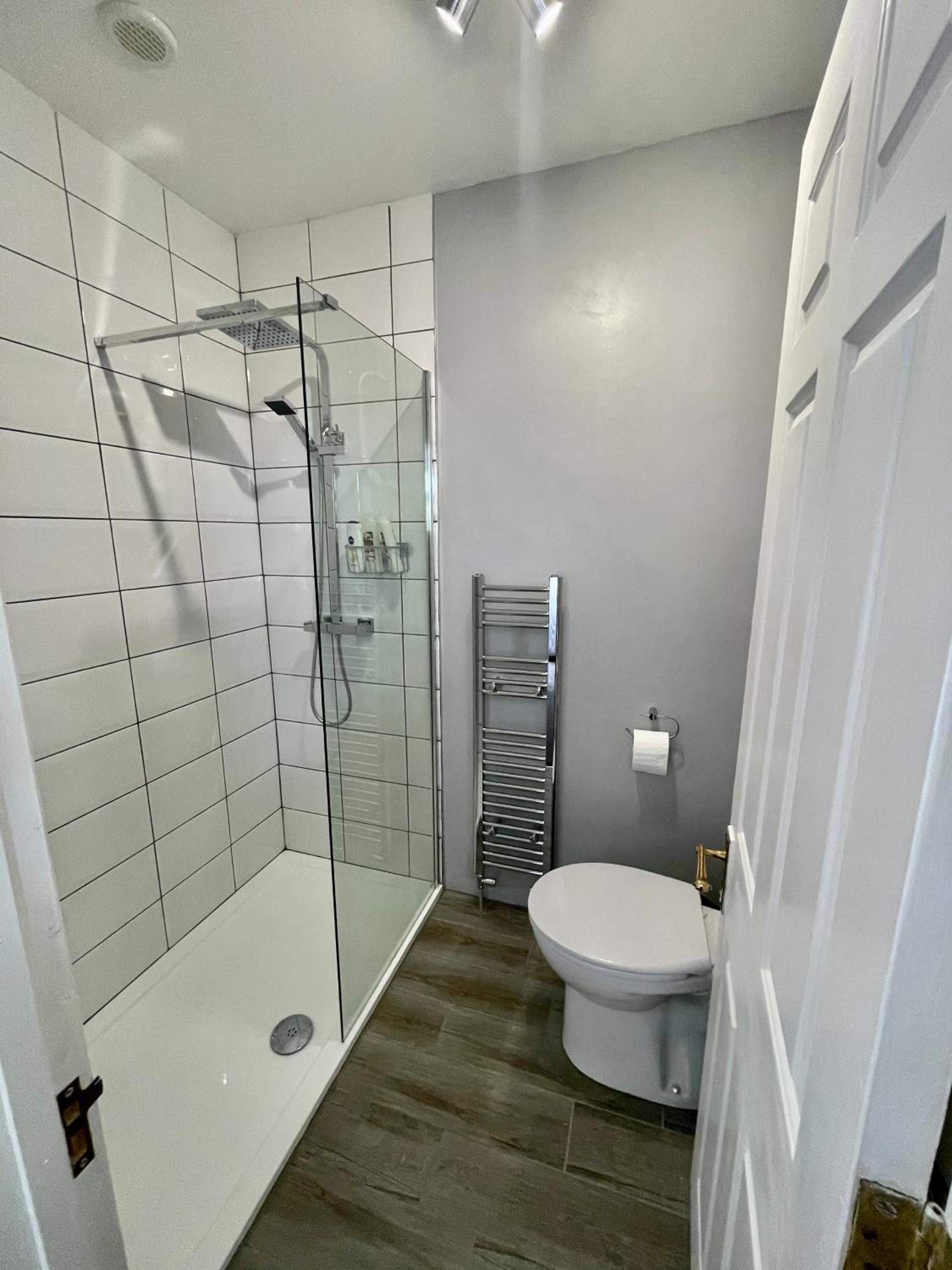 Standard Twin Room - Photo 4