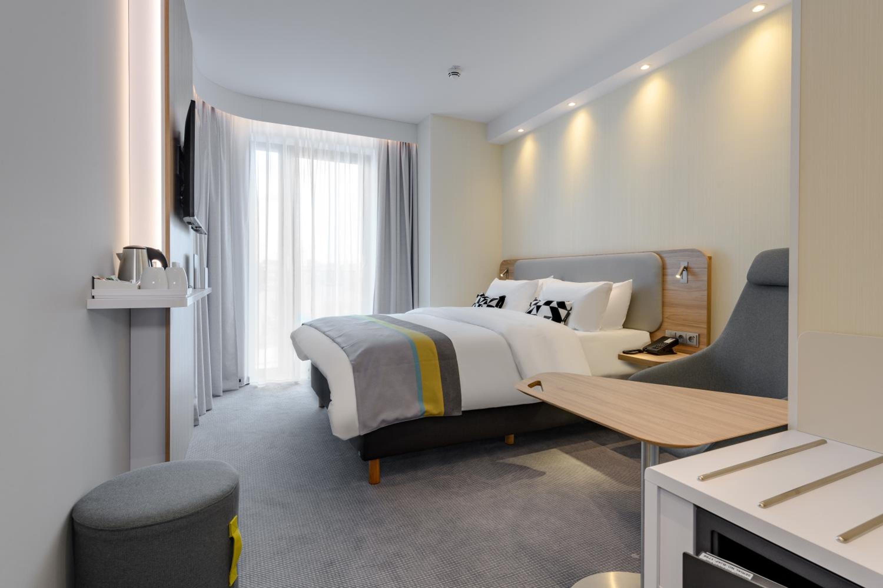 Standard Queen Room - Photo 6